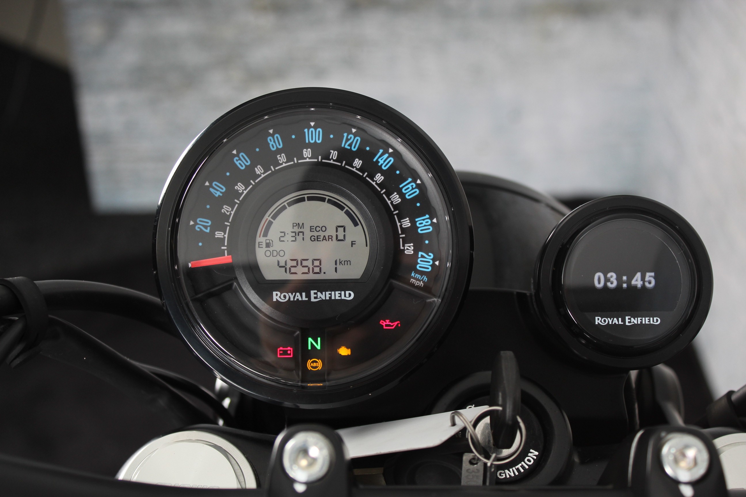 ROYAL-ENFIELD Super Meteor 650