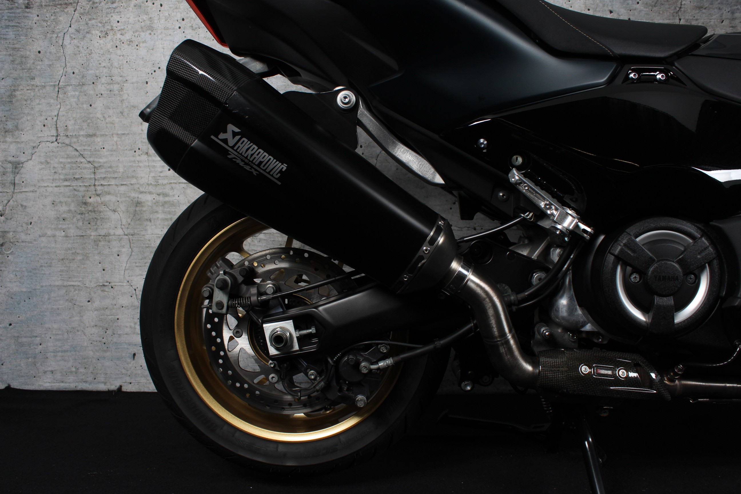 YAMAHA TMax 560 ABS Tech Max Akrapovi