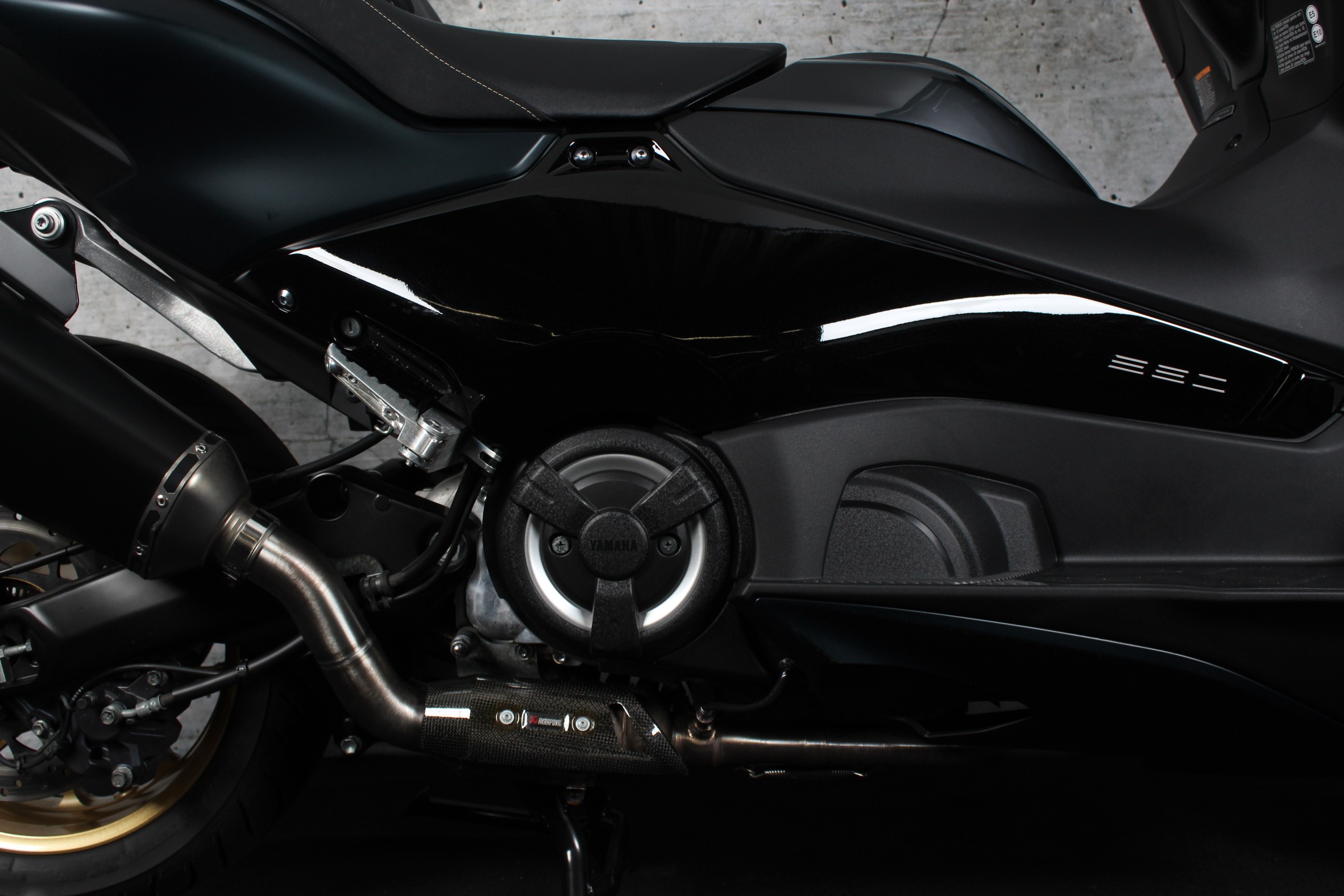 YAMAHA TMax 560 ABS Tech Max Akrapovi