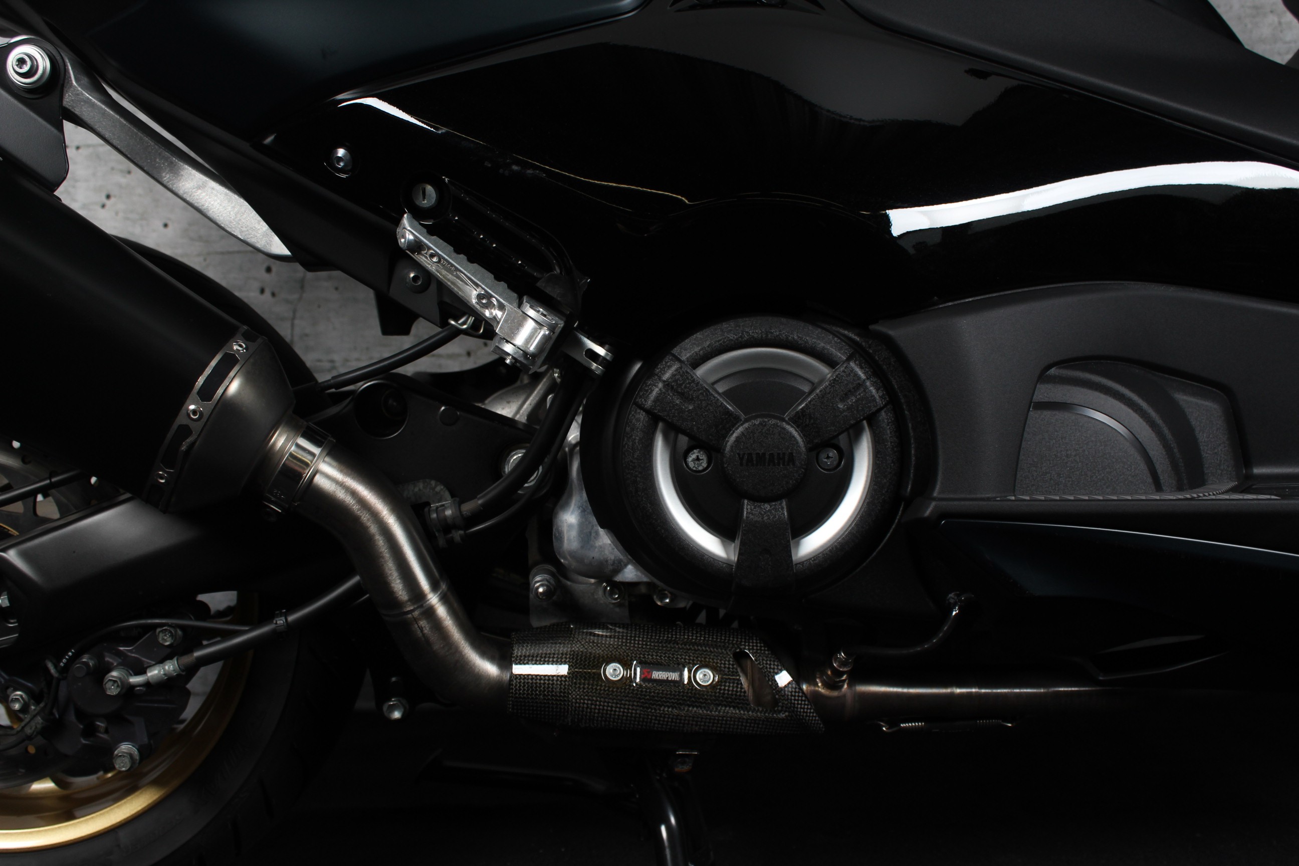 YAMAHA TMax 560 ABS Tech Max Akrapovi