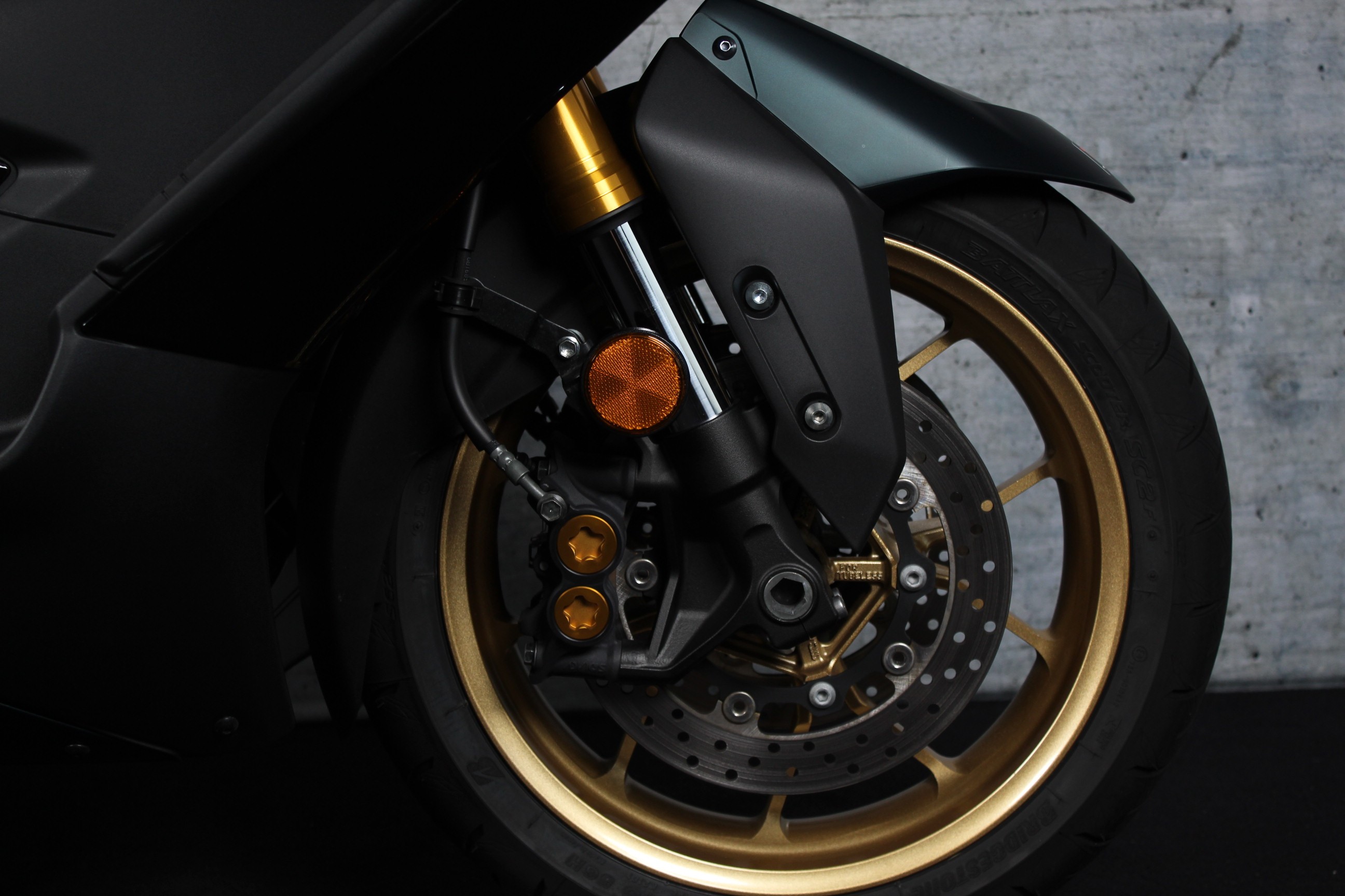 YAMAHA TMax 560 ABS Tech Max Akrapovi