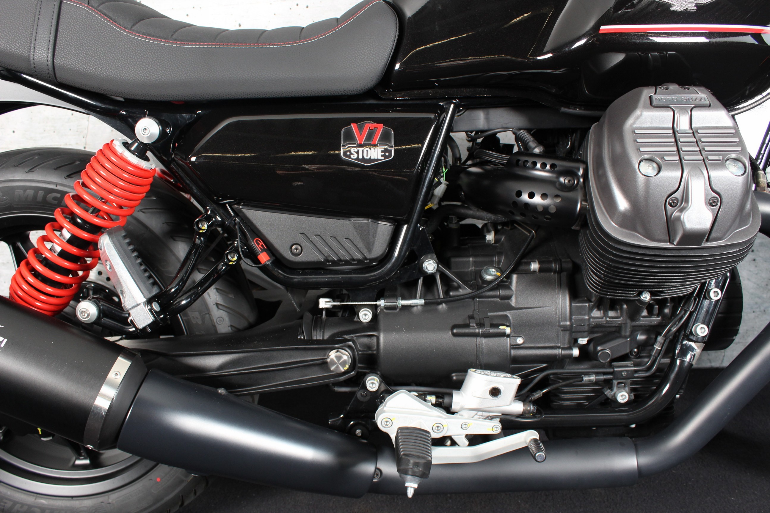 MOTO GUZZI V7 IV Stone Special Edition