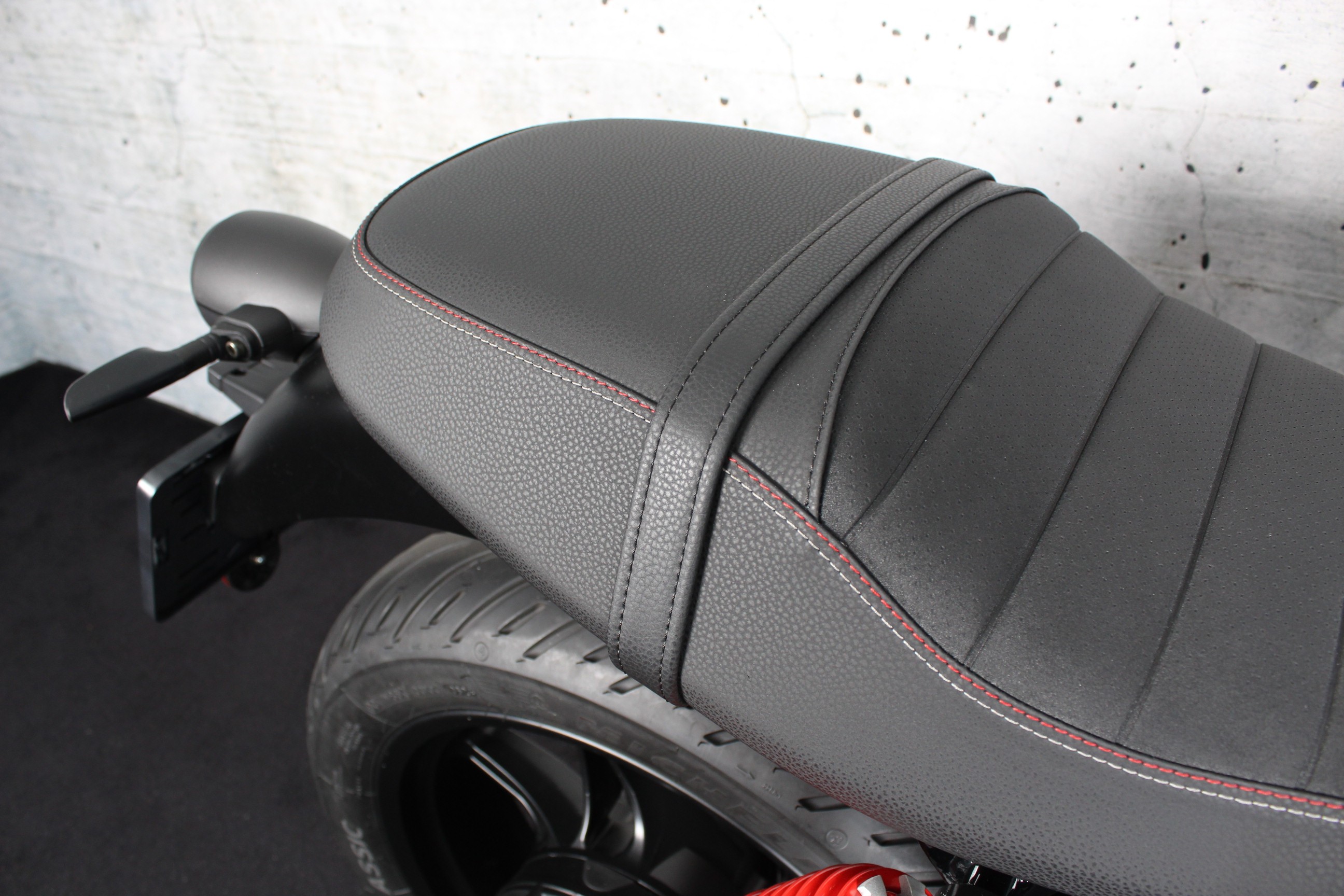 MOTO GUZZI V7 IV Stone Special Edition