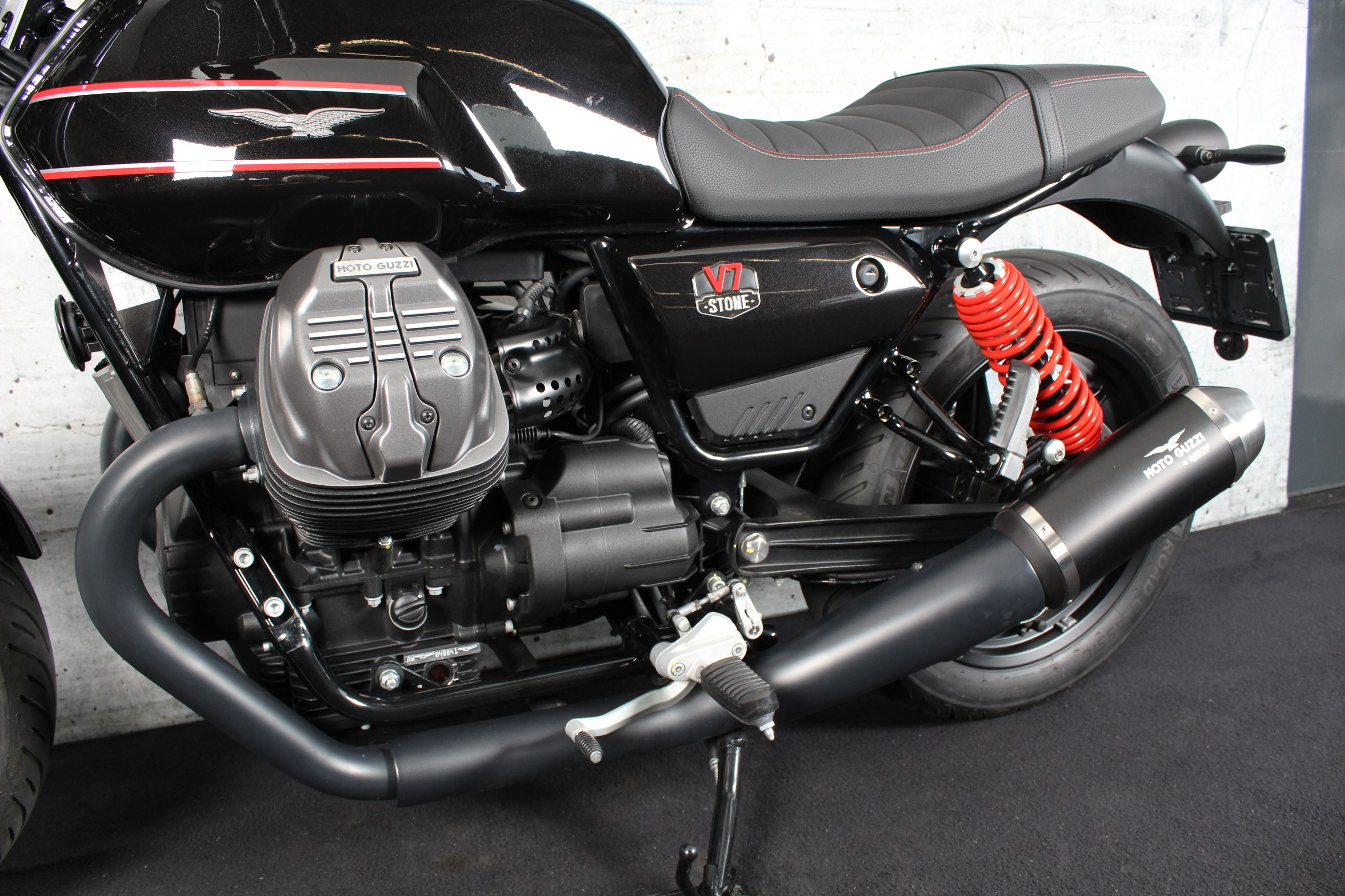 MOTO GUZZI V7 IV Stone Special Edition