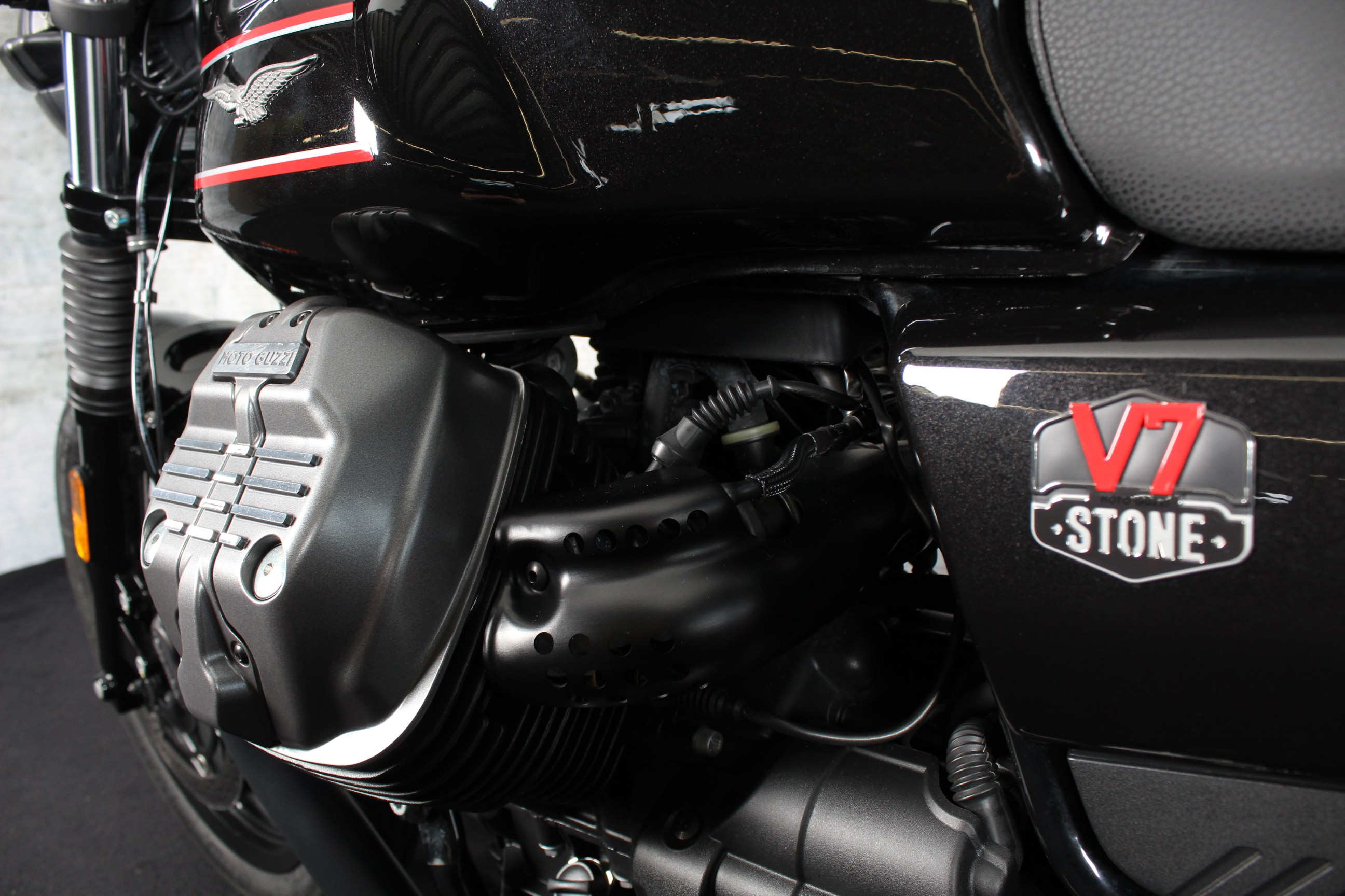 MOTO GUZZI V7 IV Stone Special Edition