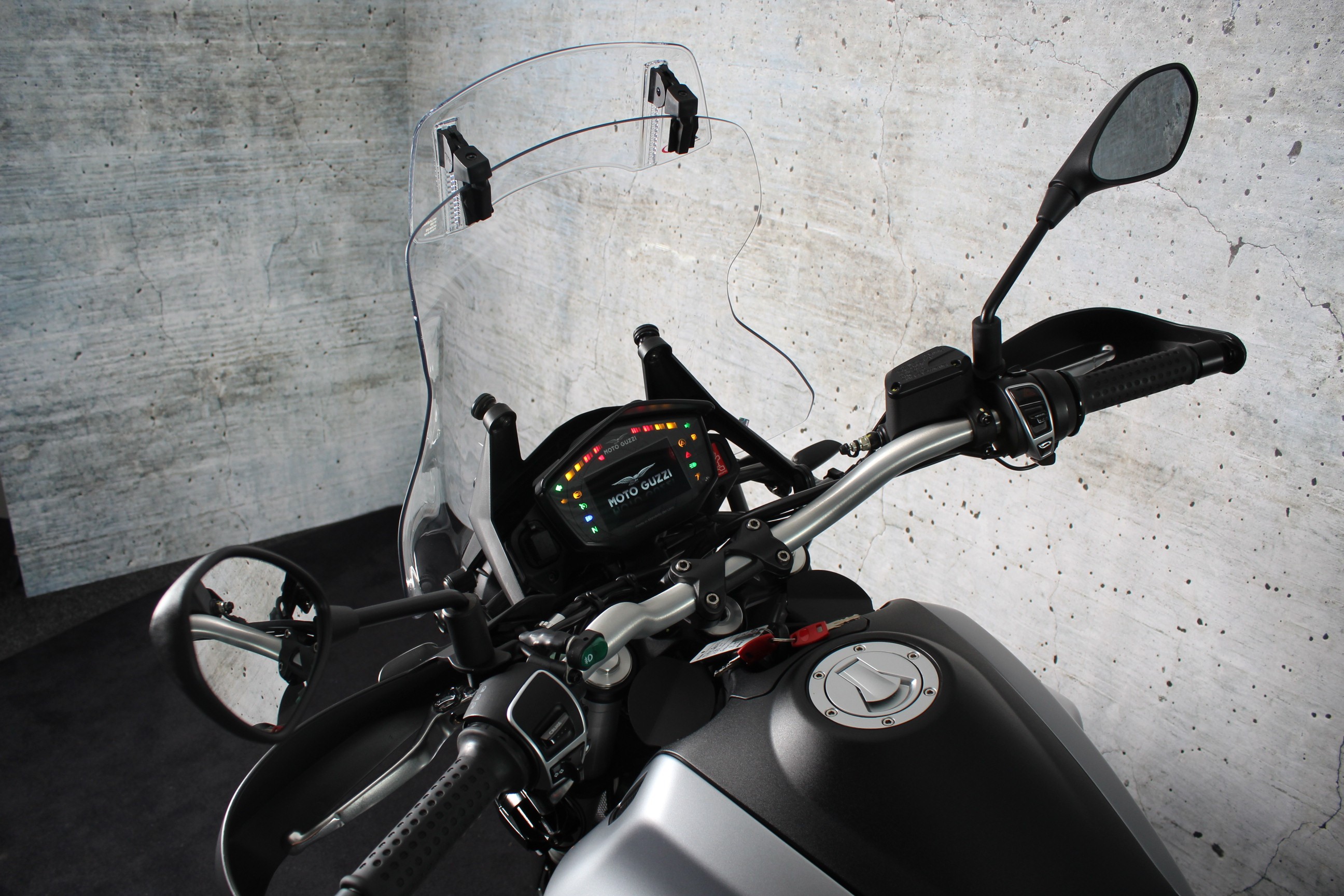 MOTO GUZZI V85 TT Centenario
