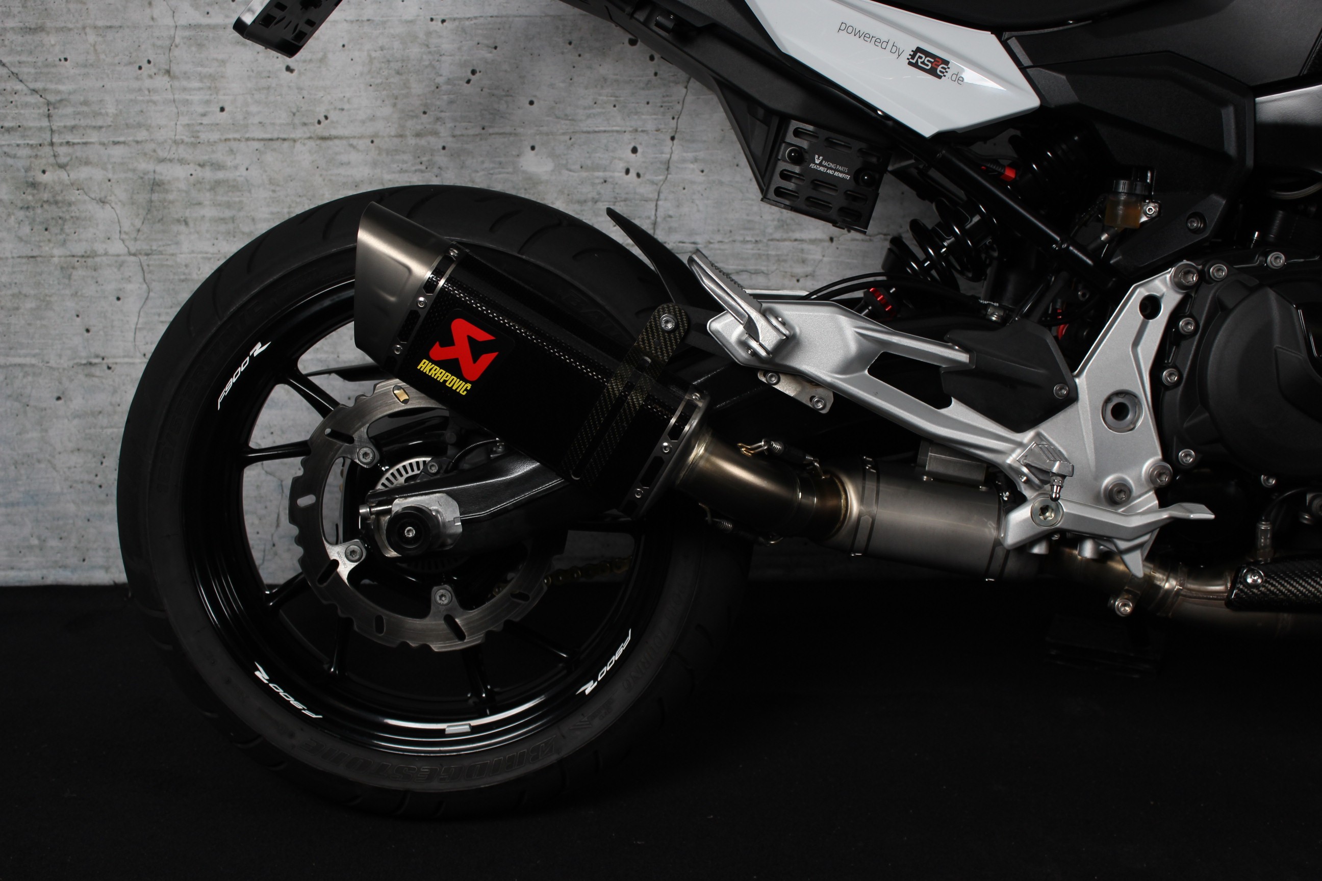BMW F 900 R Akrapovic - Wilbers