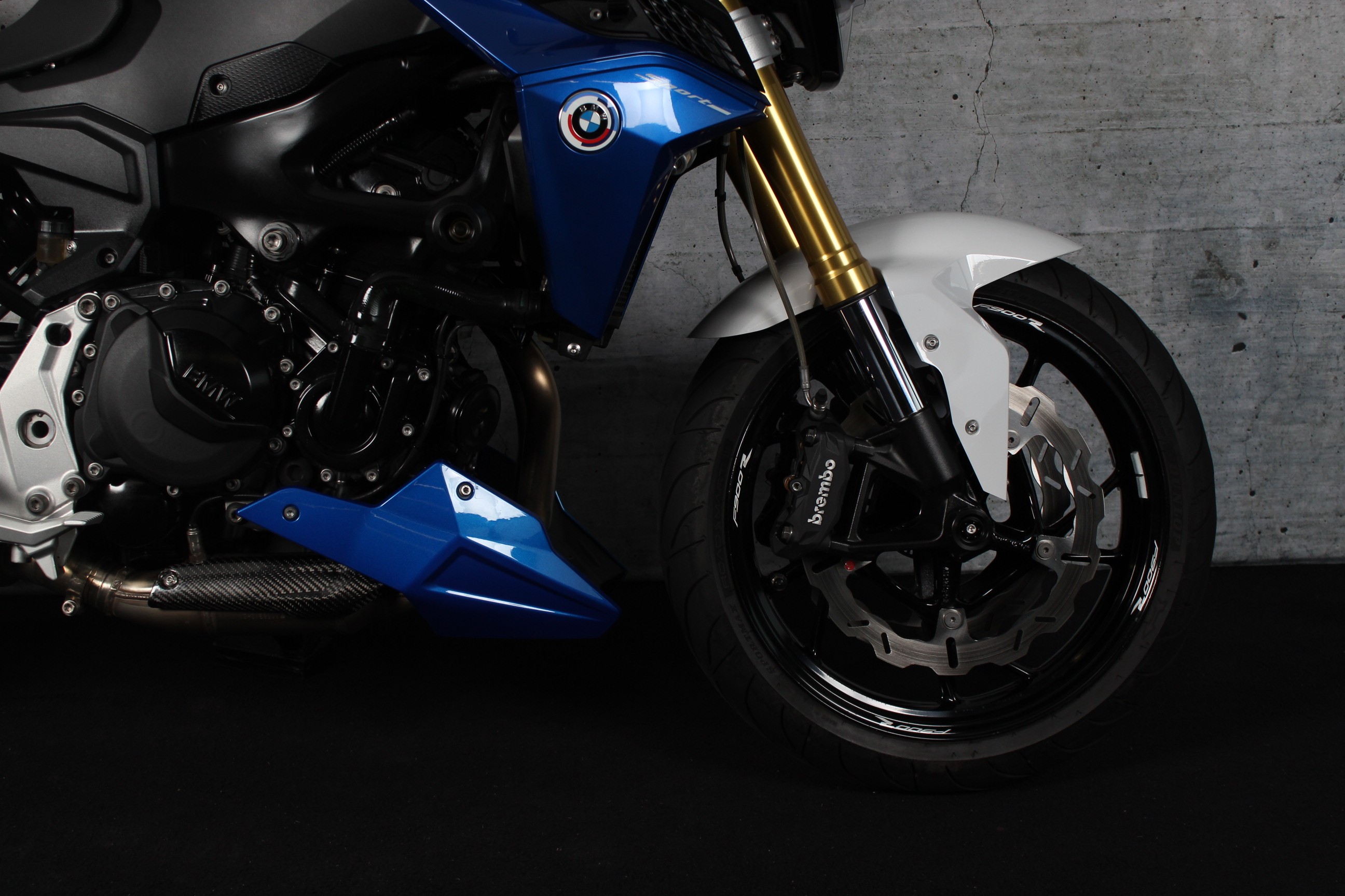 BMW F 900 R Akrapovic - Wilbers