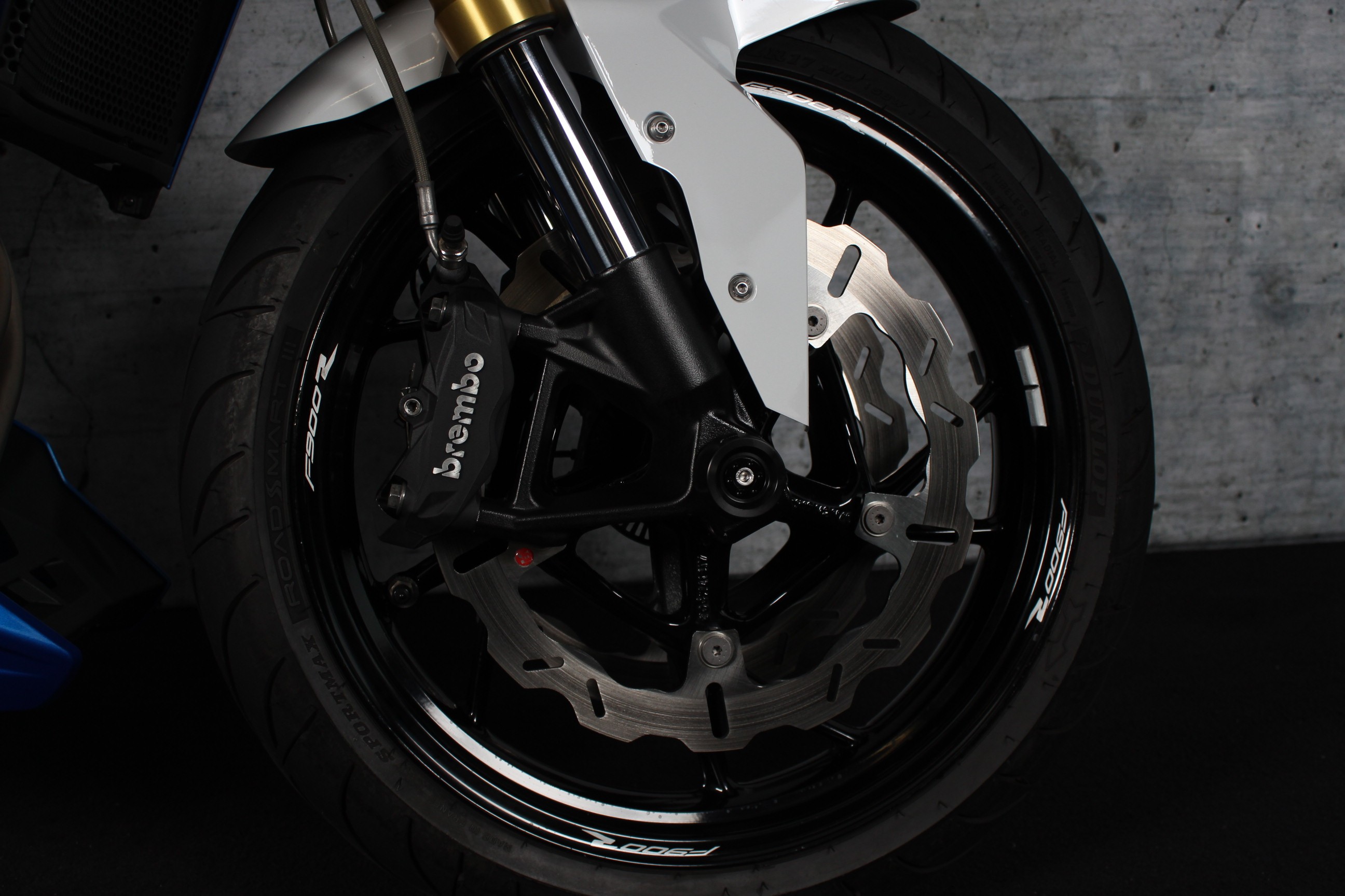 BMW F 900 R Akrapovic - Wilbers