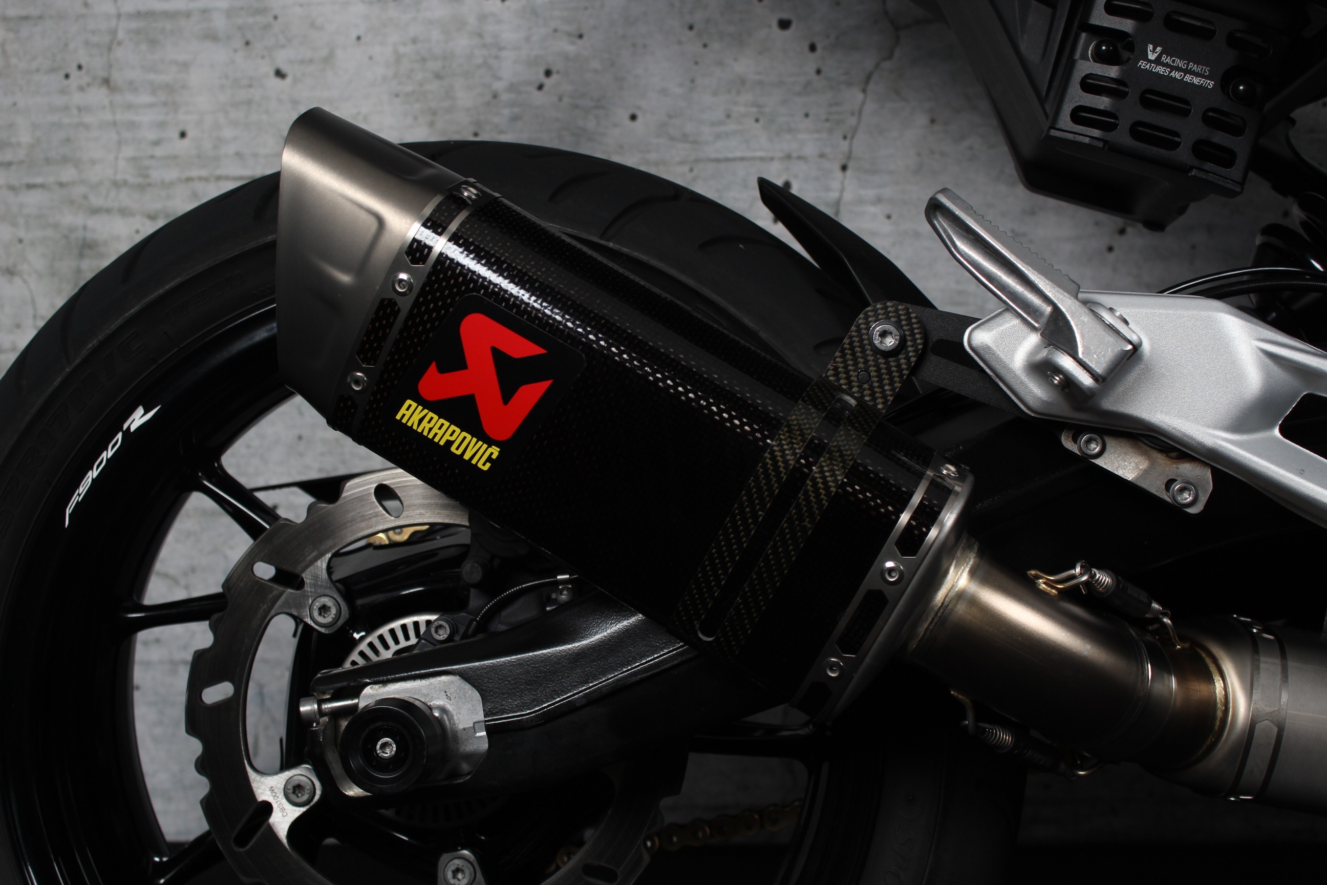 BMW F 900 R Akrapovic - Wilbers