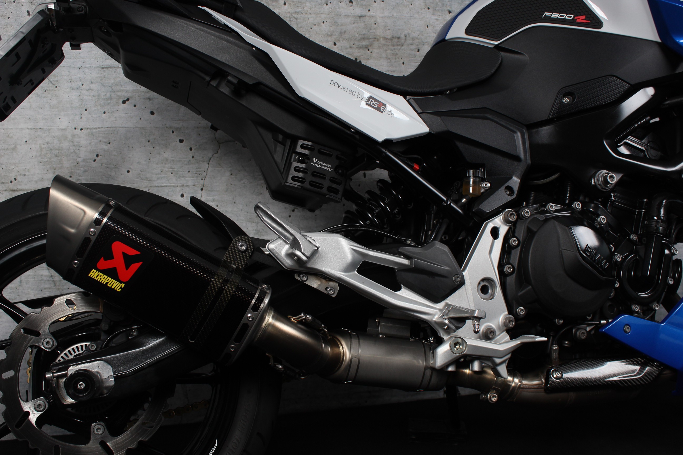 BMW F 900 R Akrapovic - Wilbers