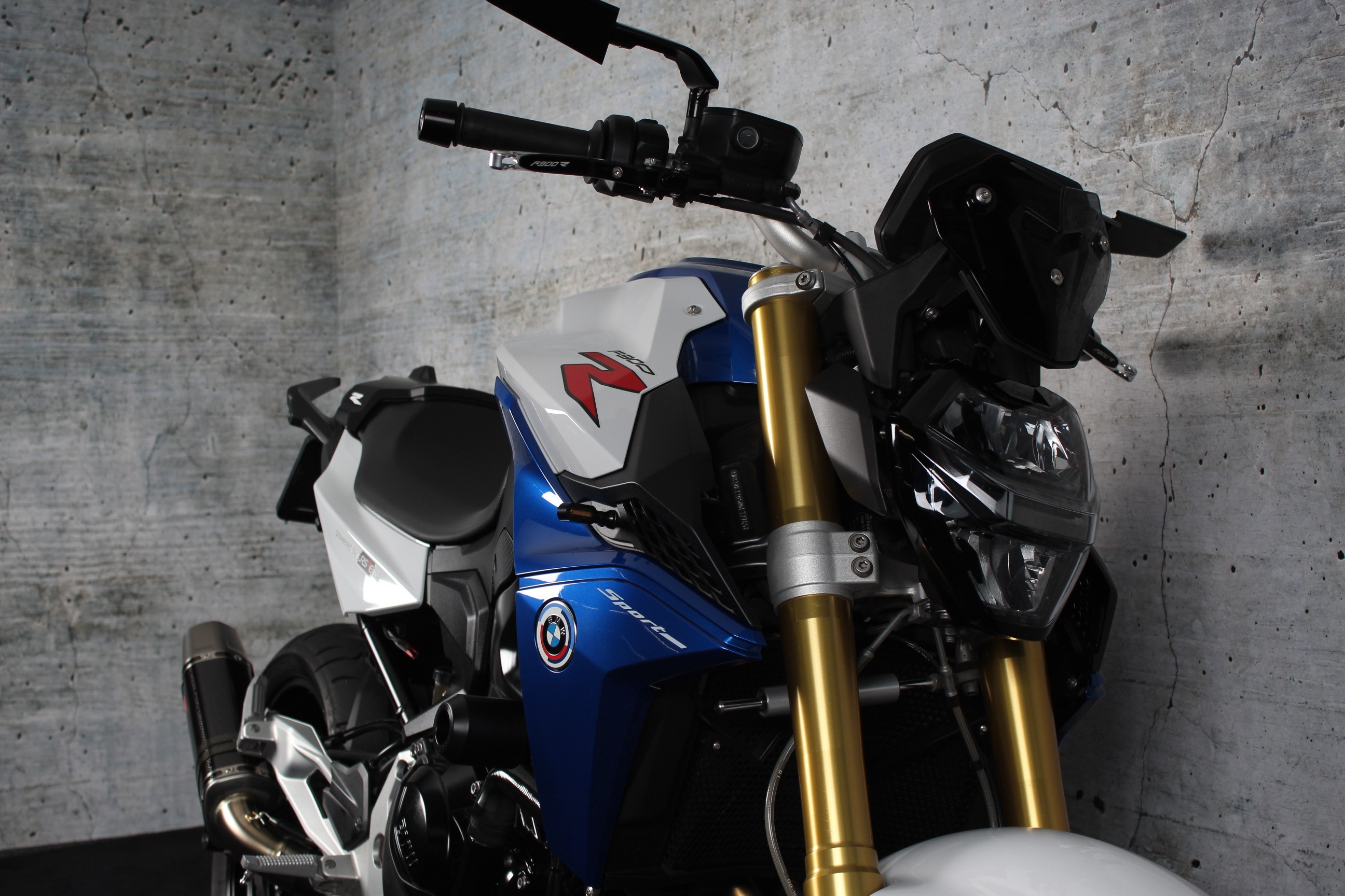BMW F 900 R Akrapovic - Wilbers