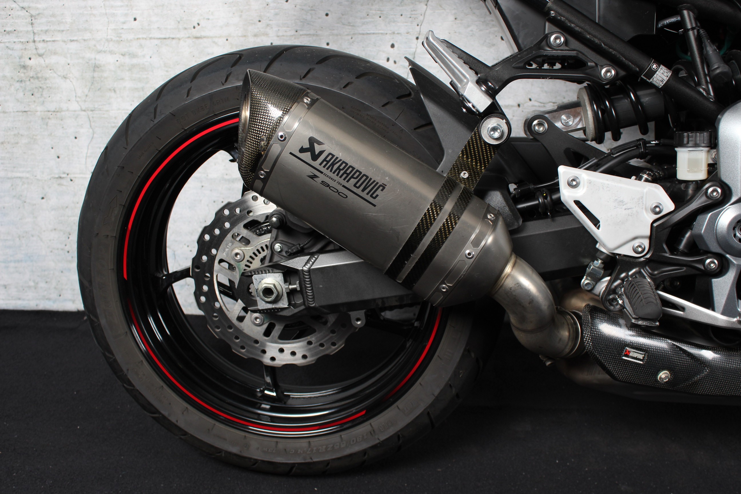 KAWASAKI Z 900 Performance Akrapovic -