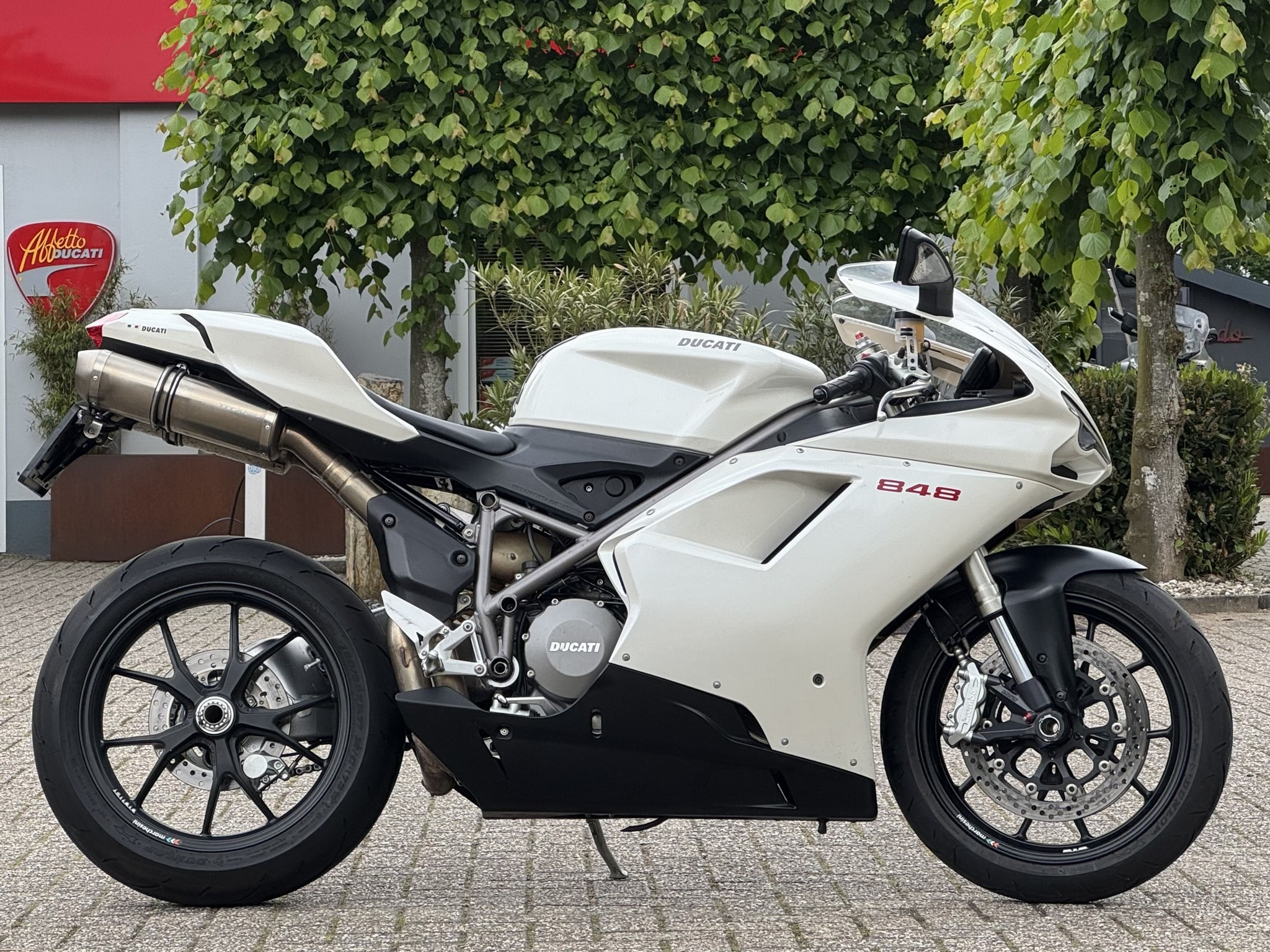 DUCATI 848