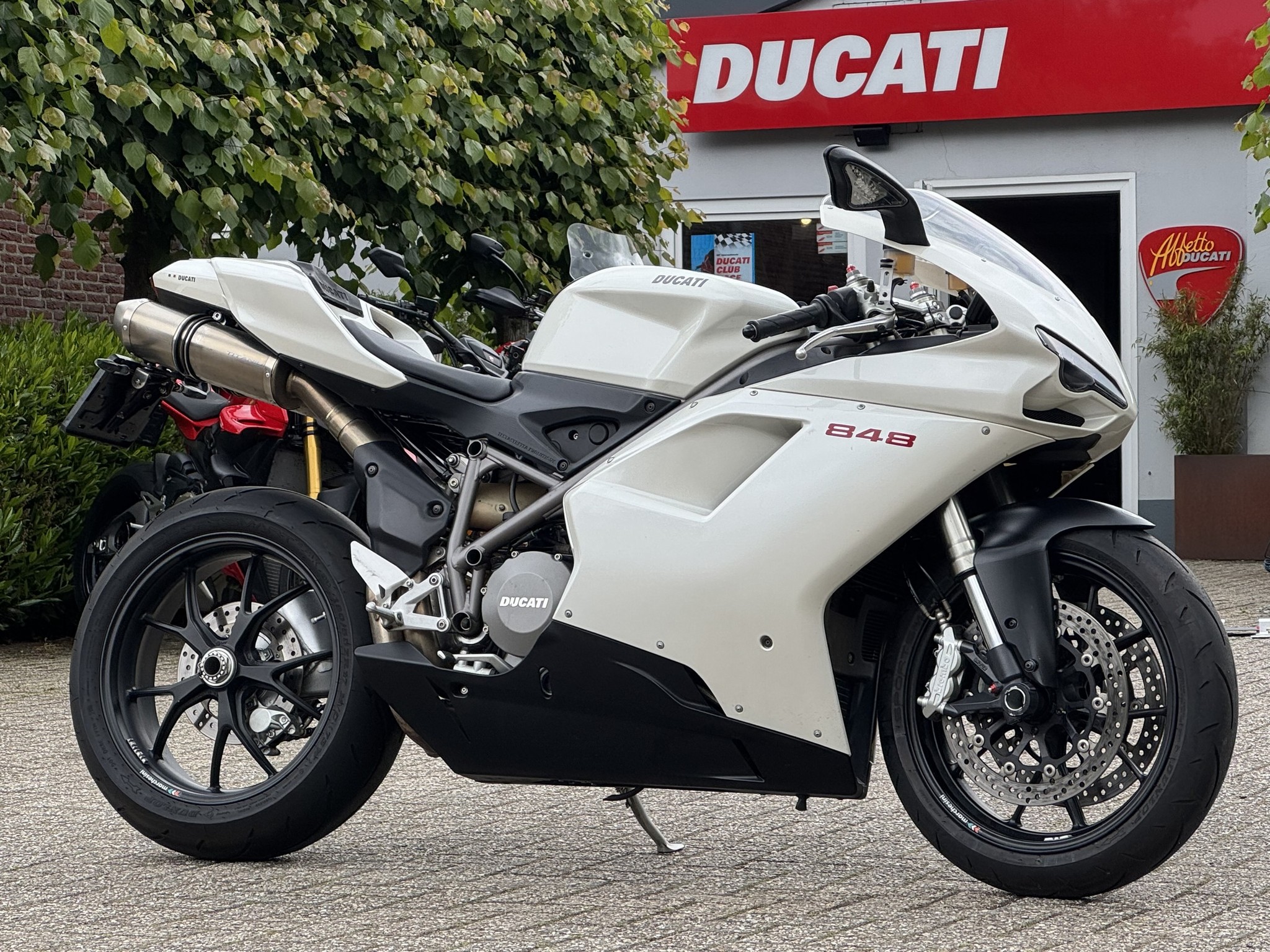 DUCATI 848