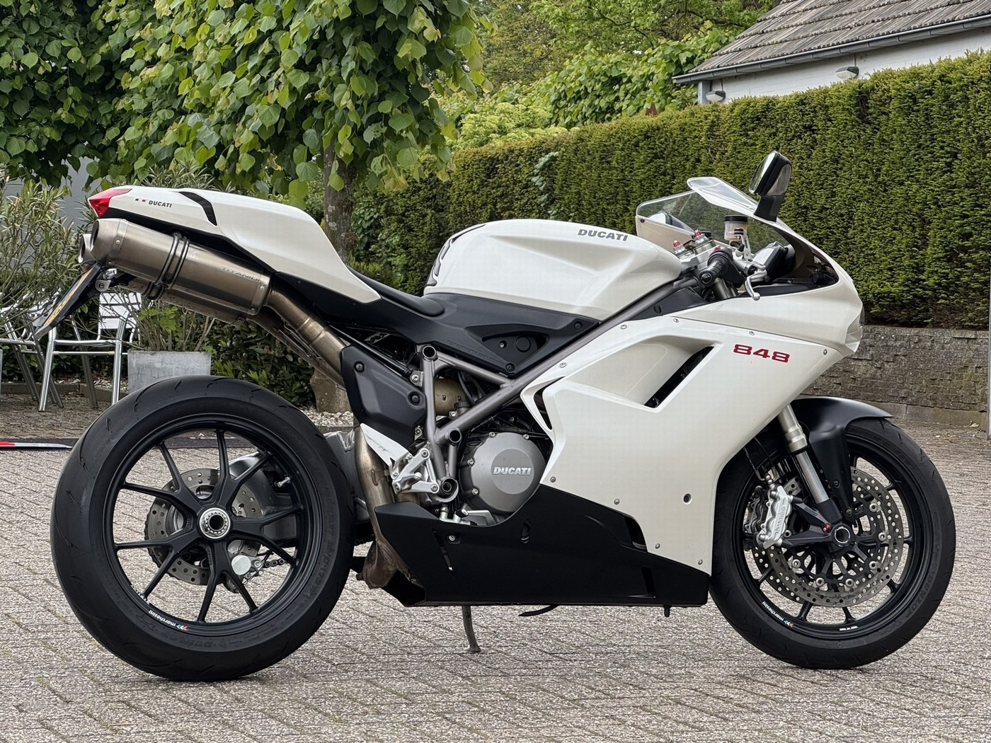 DUCATI 848
