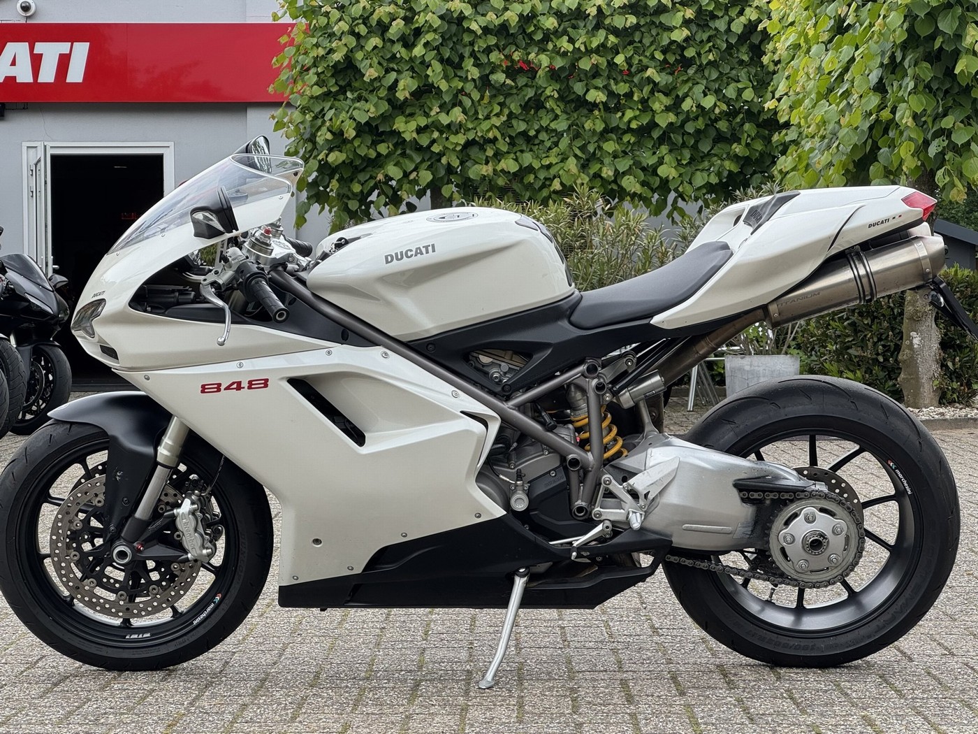 DUCATI 848