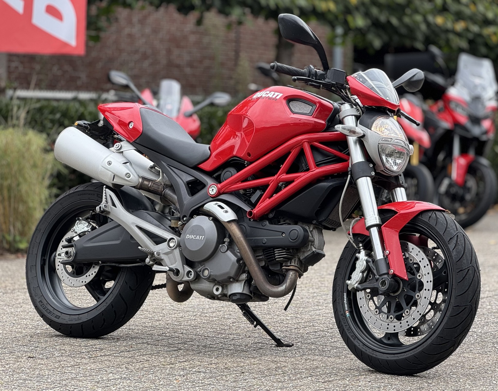 DUCATI M696