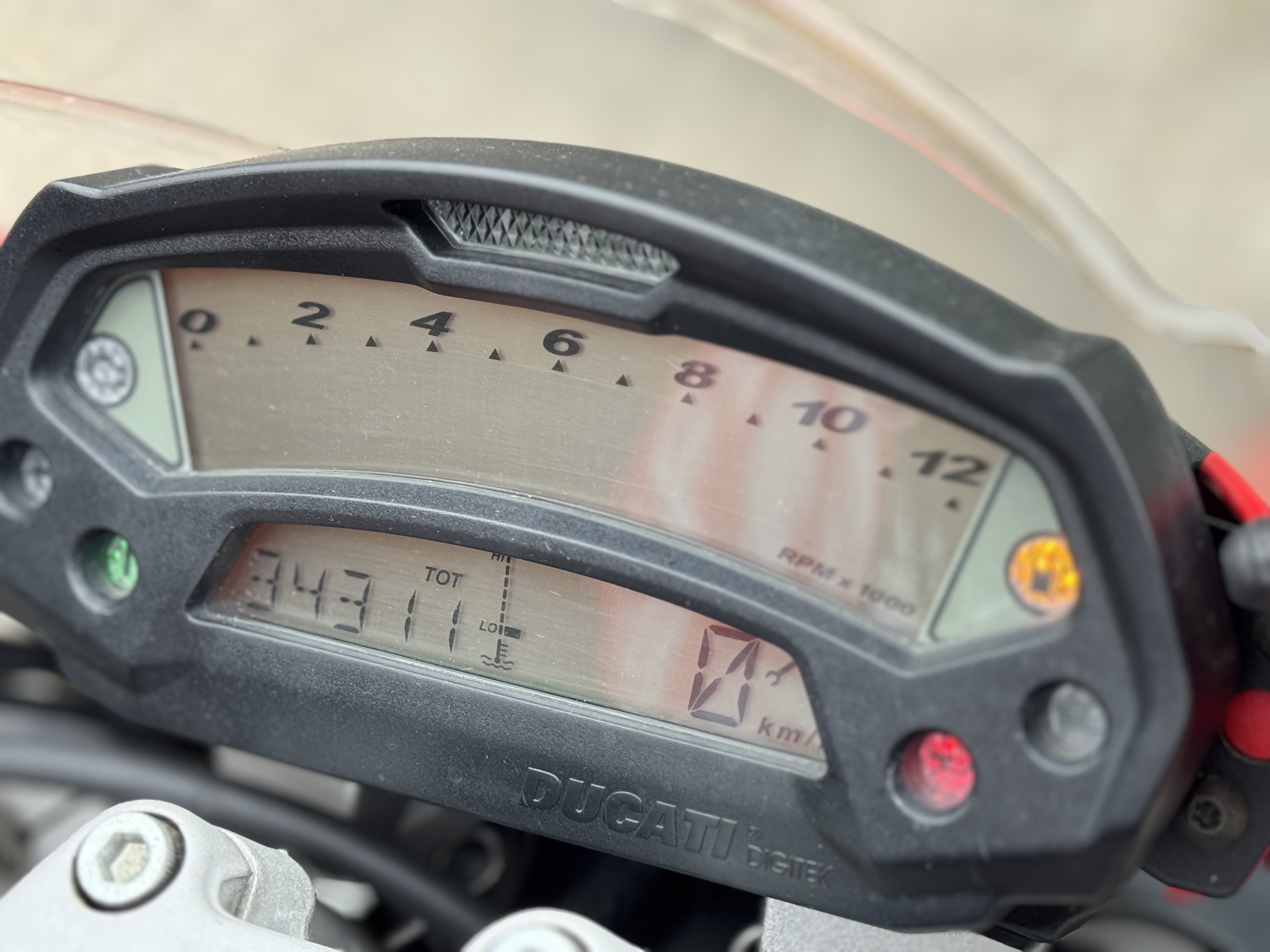 DUCATI M696