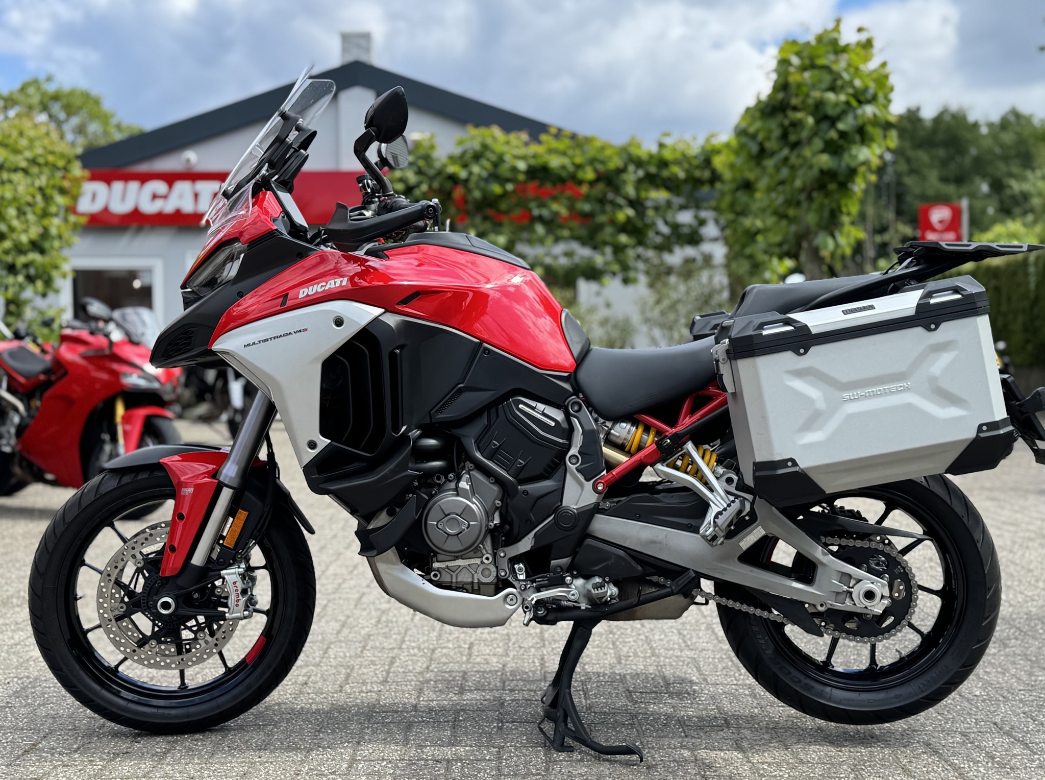 DUCATI Multistrada V4 S-Rader - Red