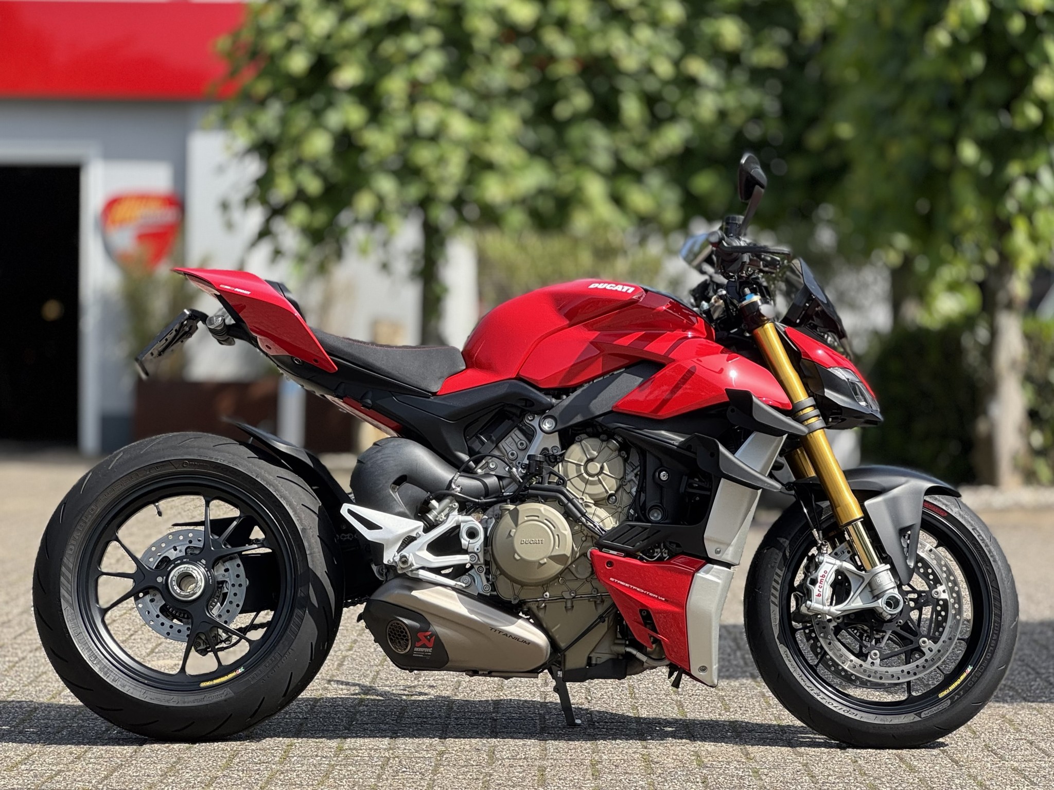 DUCATI Streetfighter V4S Red