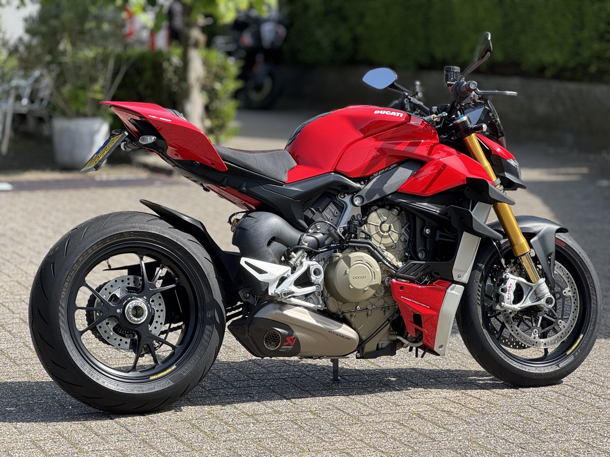DUCATI Streetfighter V4S Red