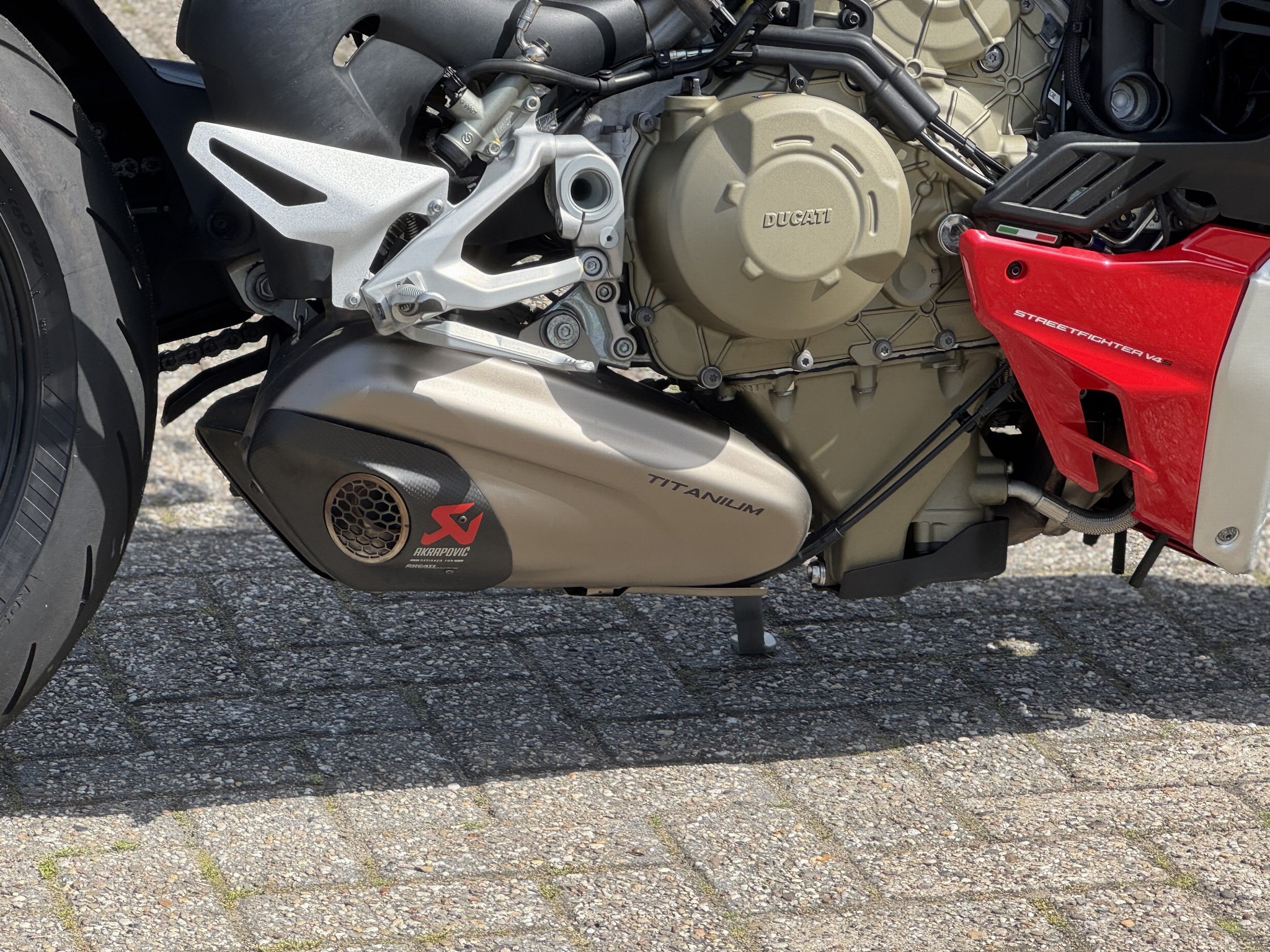 DUCATI Streetfighter V4S Red
