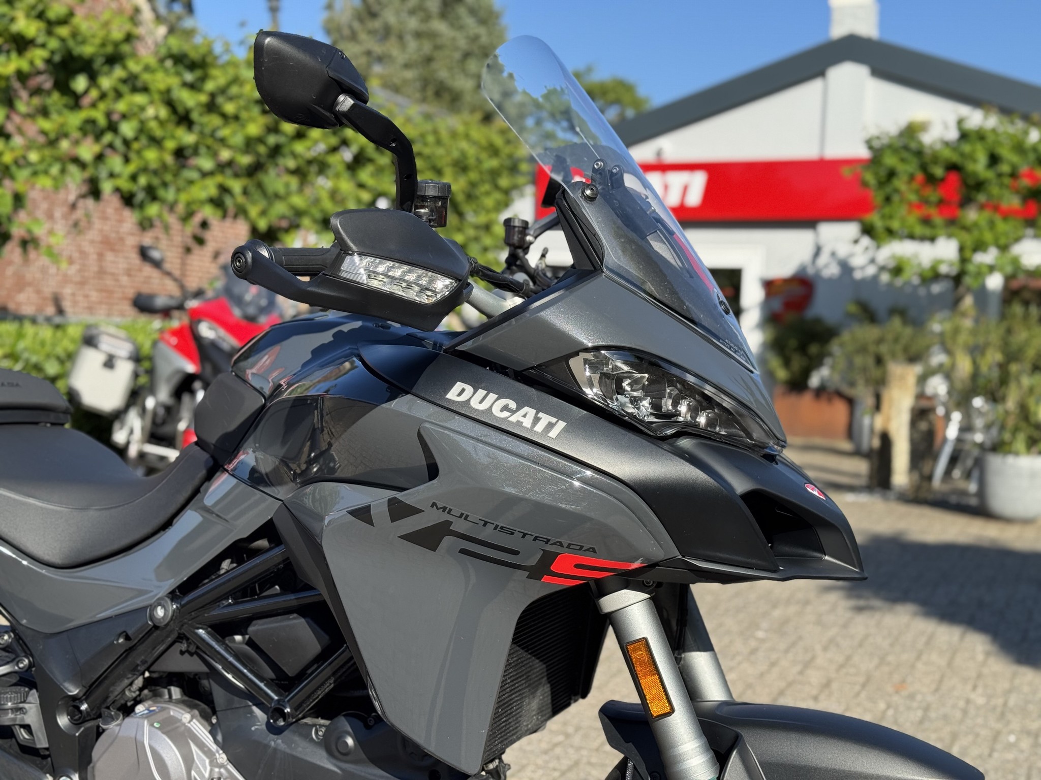 DUCATI Multistrada V2 S - Grey