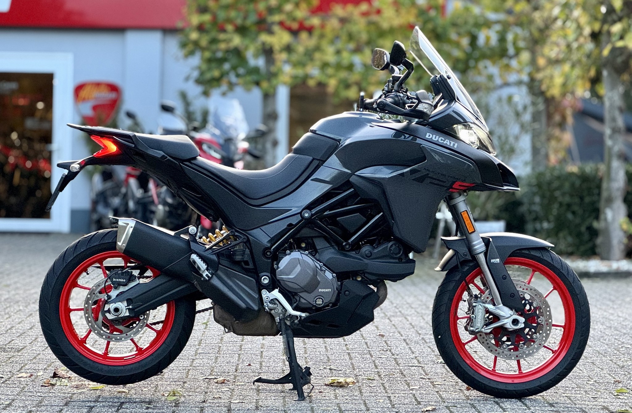 DUCATI Multistrada V2 S - Grey