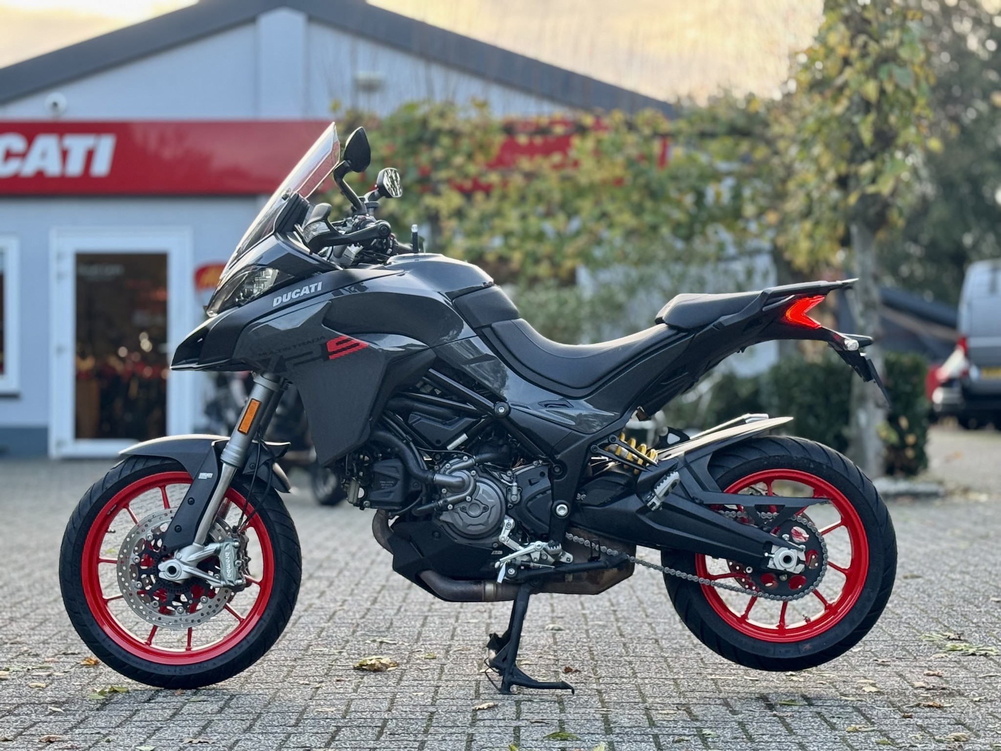 DUCATI Multistrada V2 S - Grey