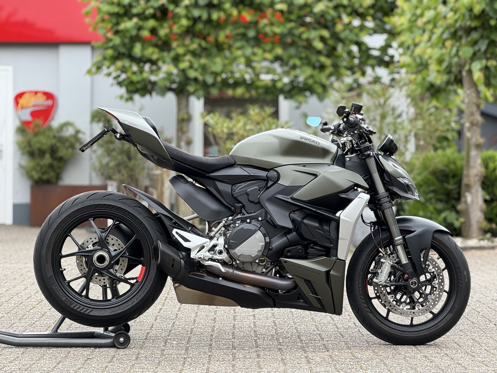 DUCATI Streetfighter V2 Storm Green