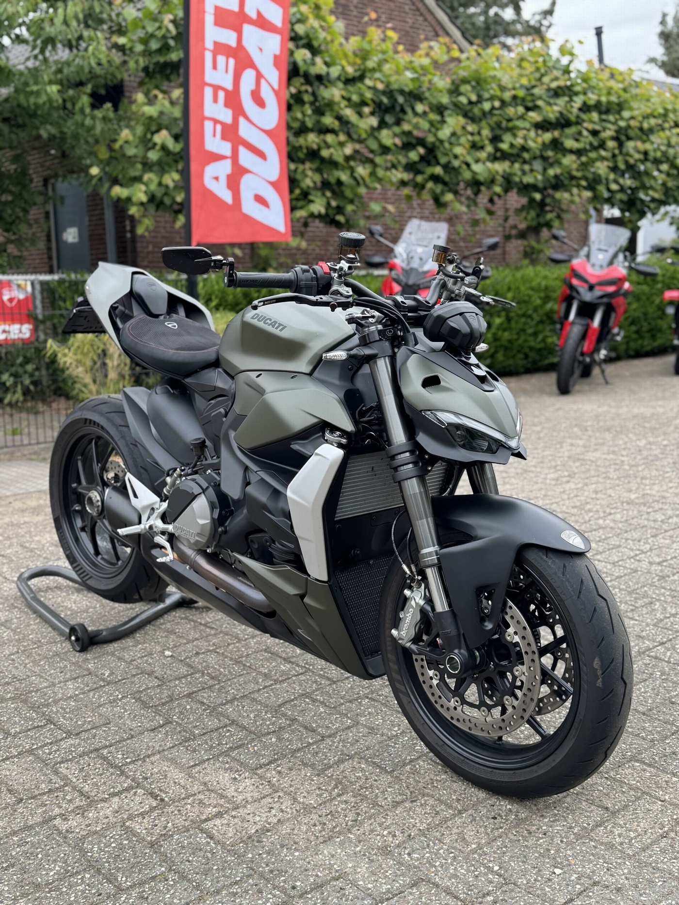 DUCATI Streetfighter V2 Storm Green