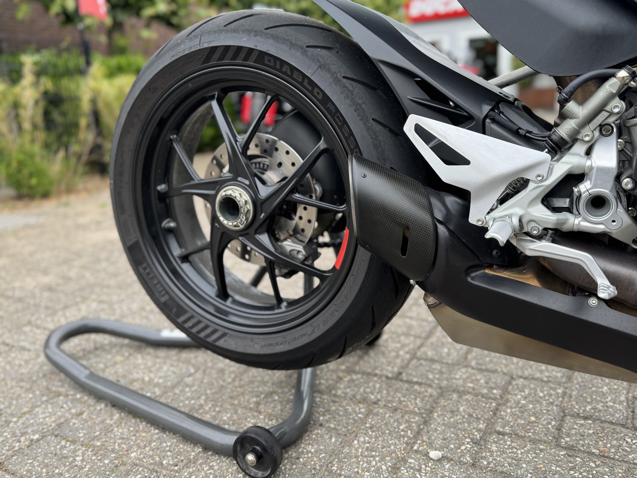 DUCATI Streetfighter V2 Storm Green