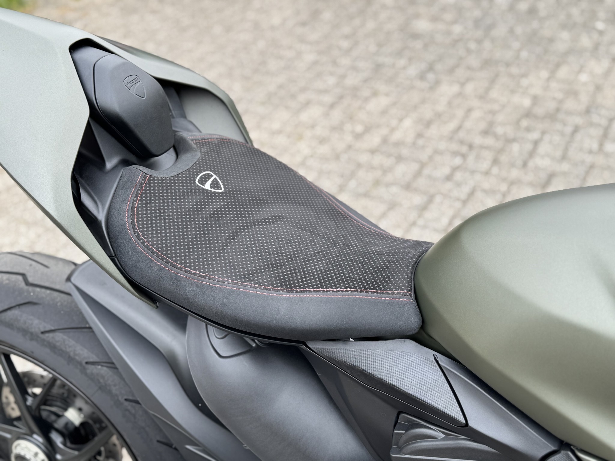 DUCATI Streetfighter V2 Storm Green