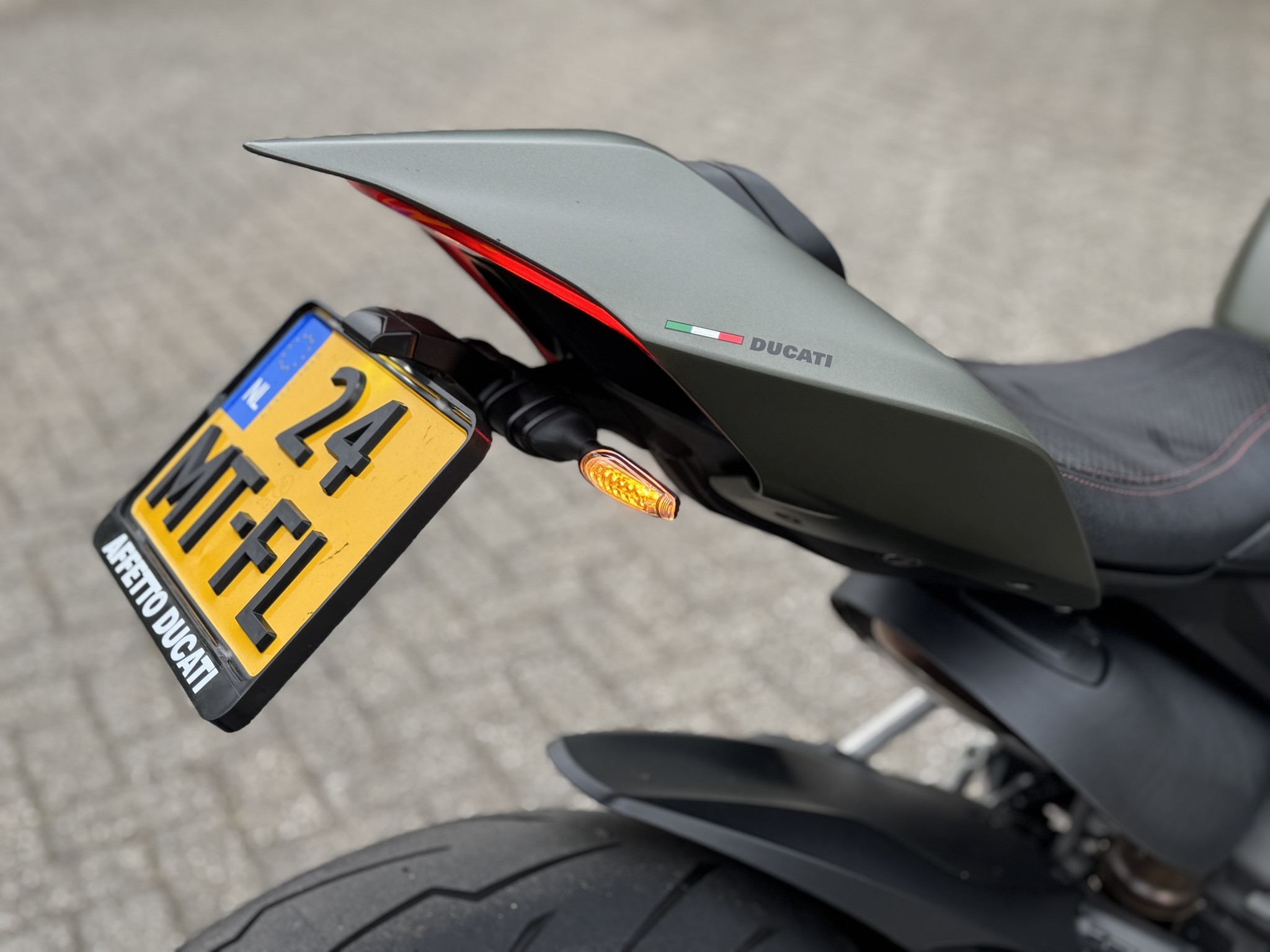 DUCATI Streetfighter V2 Storm Green