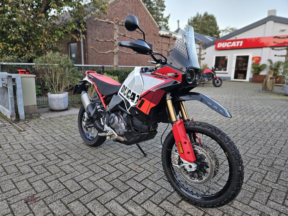 DUCATI Desert X Rally - Iron Giant Li