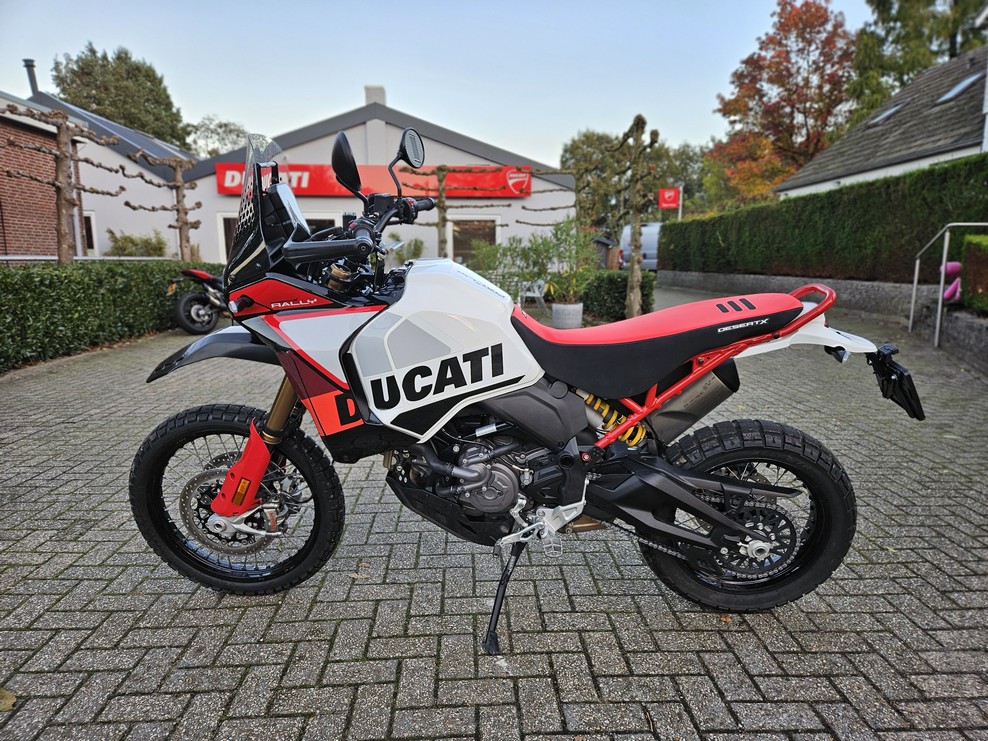 DUCATI Desert X Rally - Iron Giant Li
