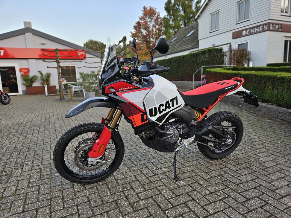 DUCATI Desert X Rally - Iron Giant Li