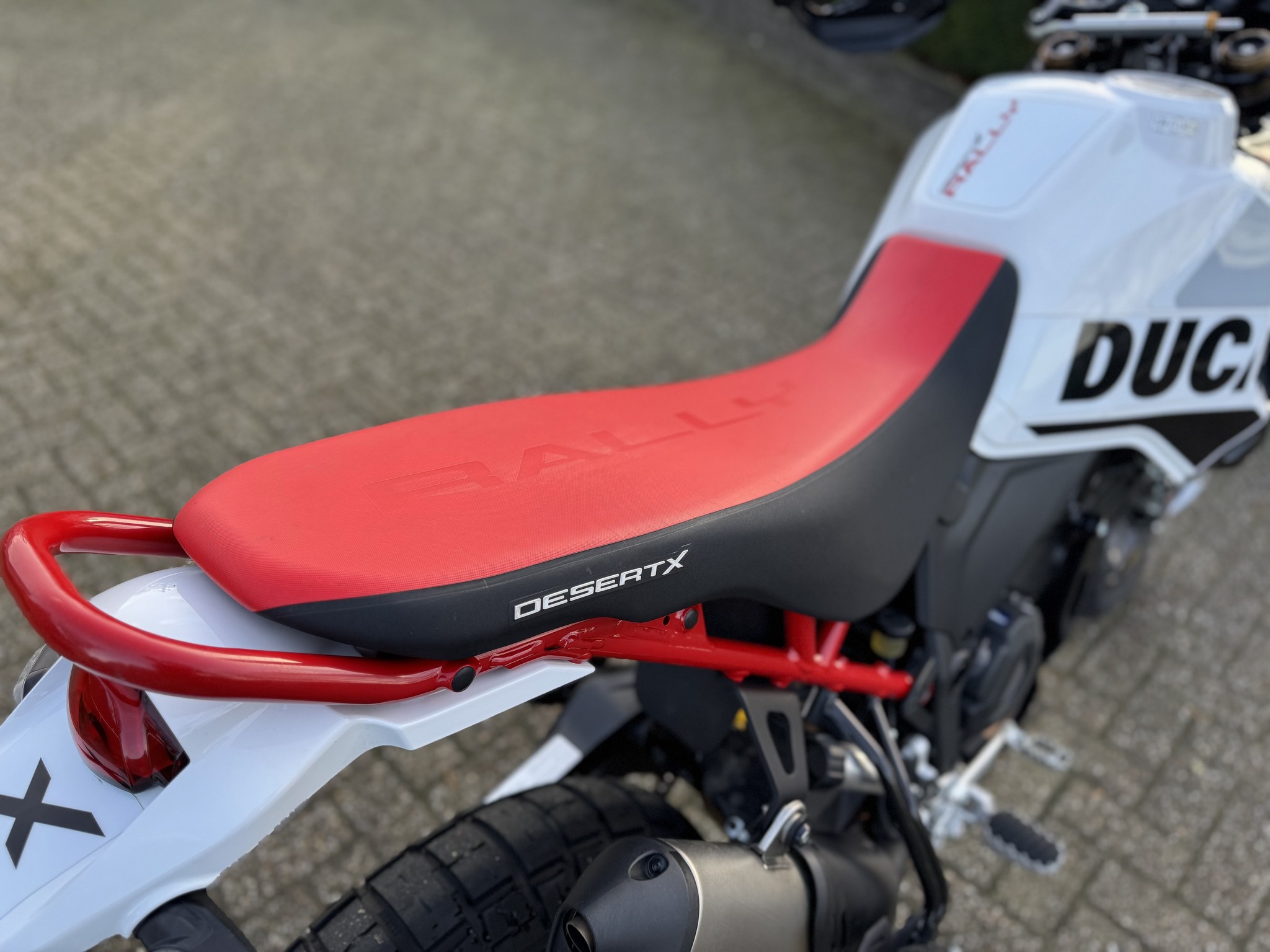 DUCATI Desert X Rally - Iron Giant Li