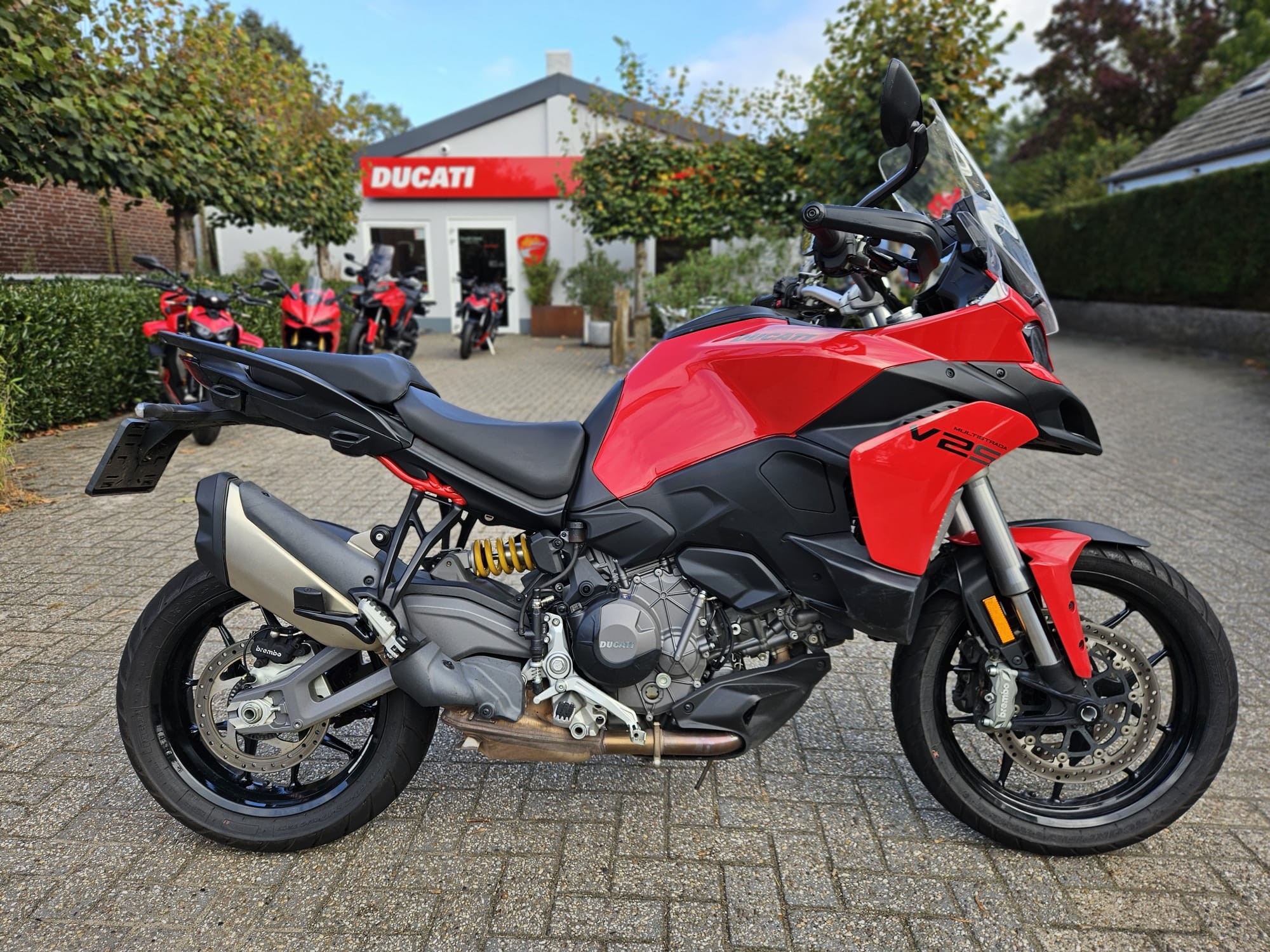 DUCATI Multistrada V2S Red