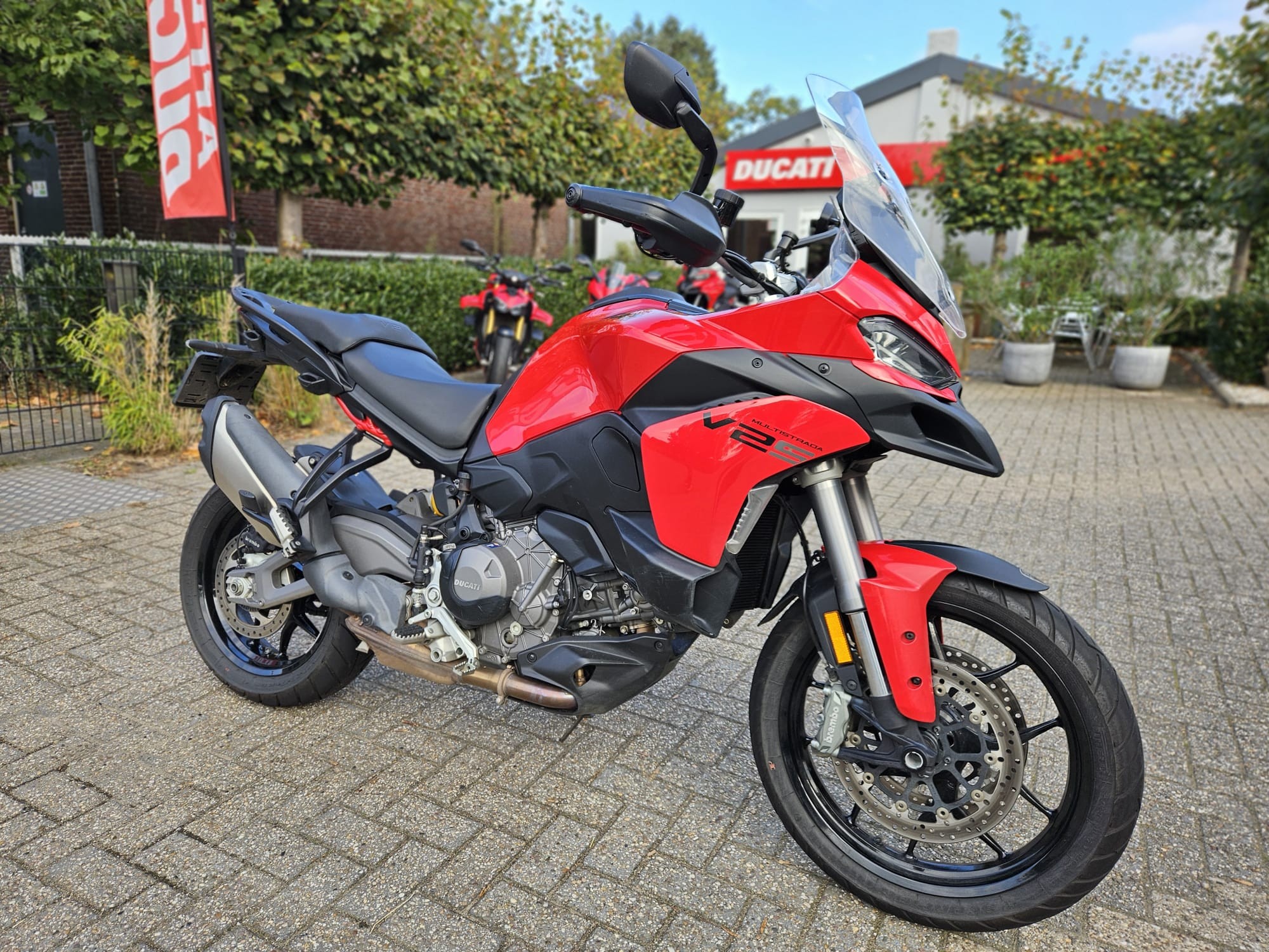 DUCATI Multistrada V2S Red