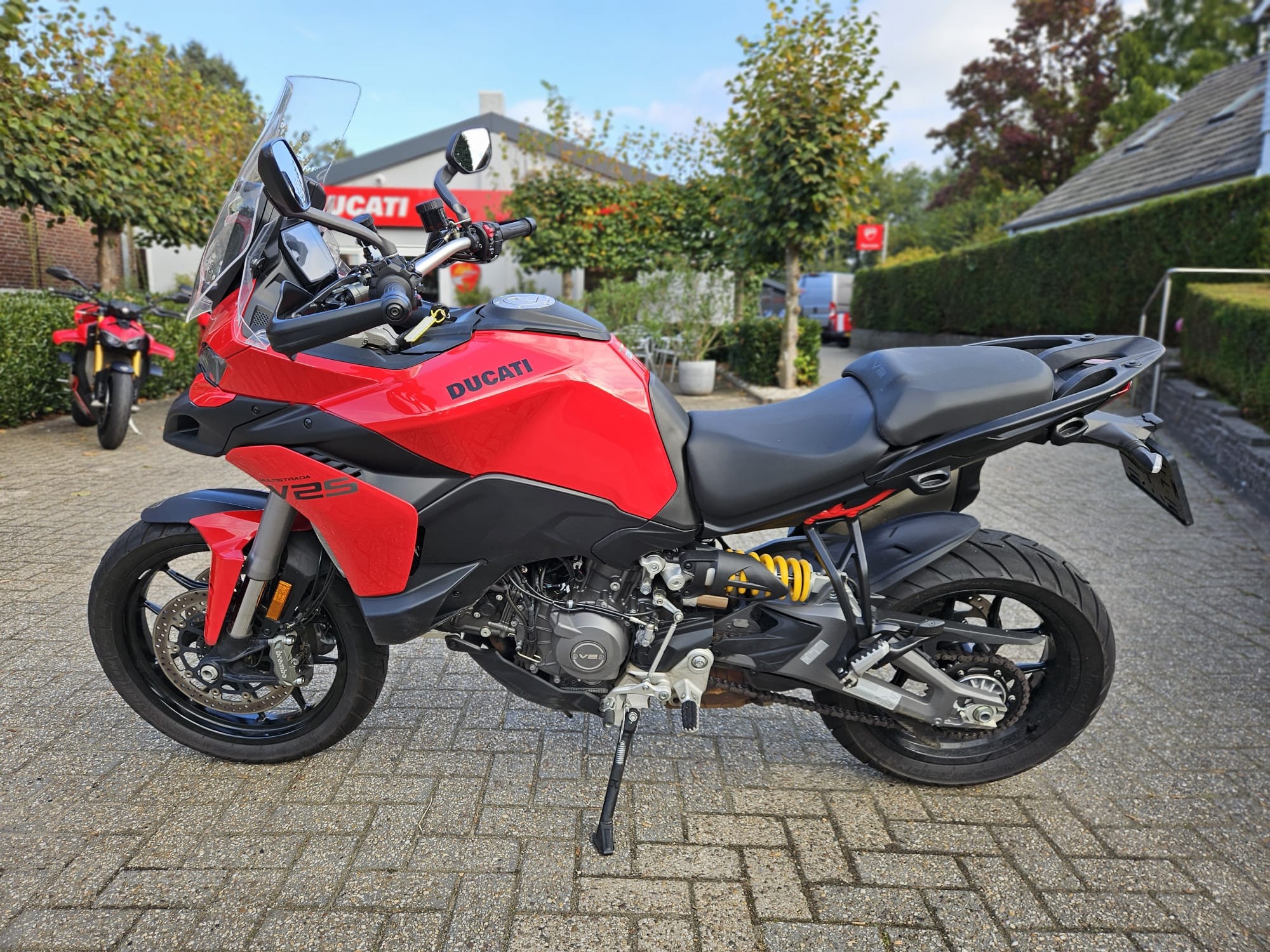 DUCATI Multistrada V2S Red