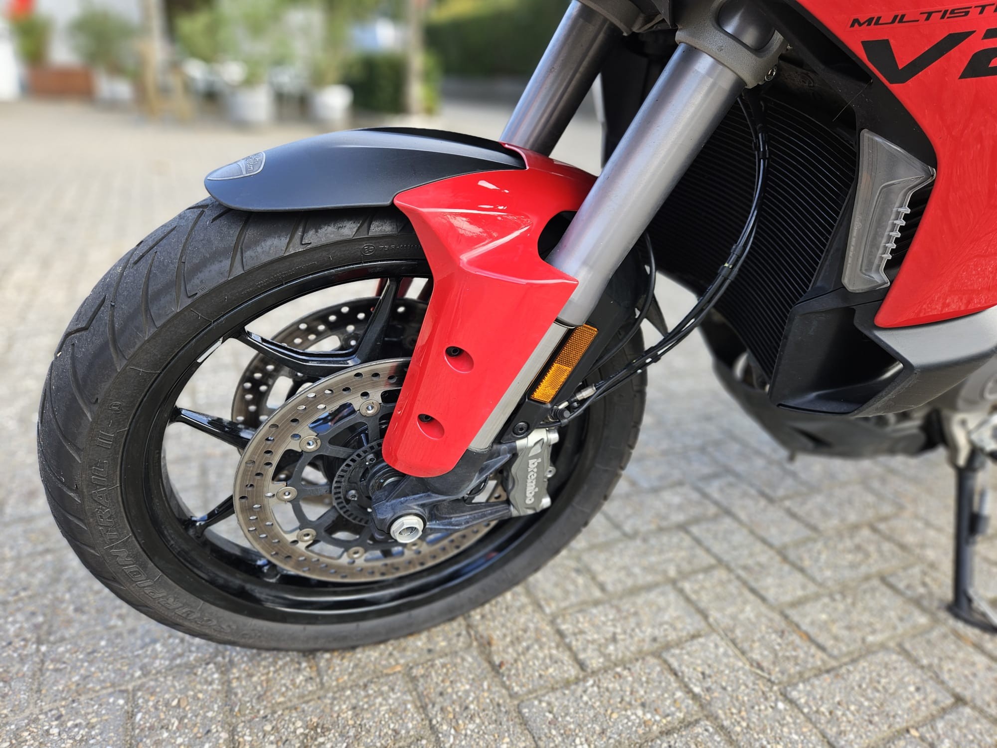 DUCATI Multistrada V2S Red
