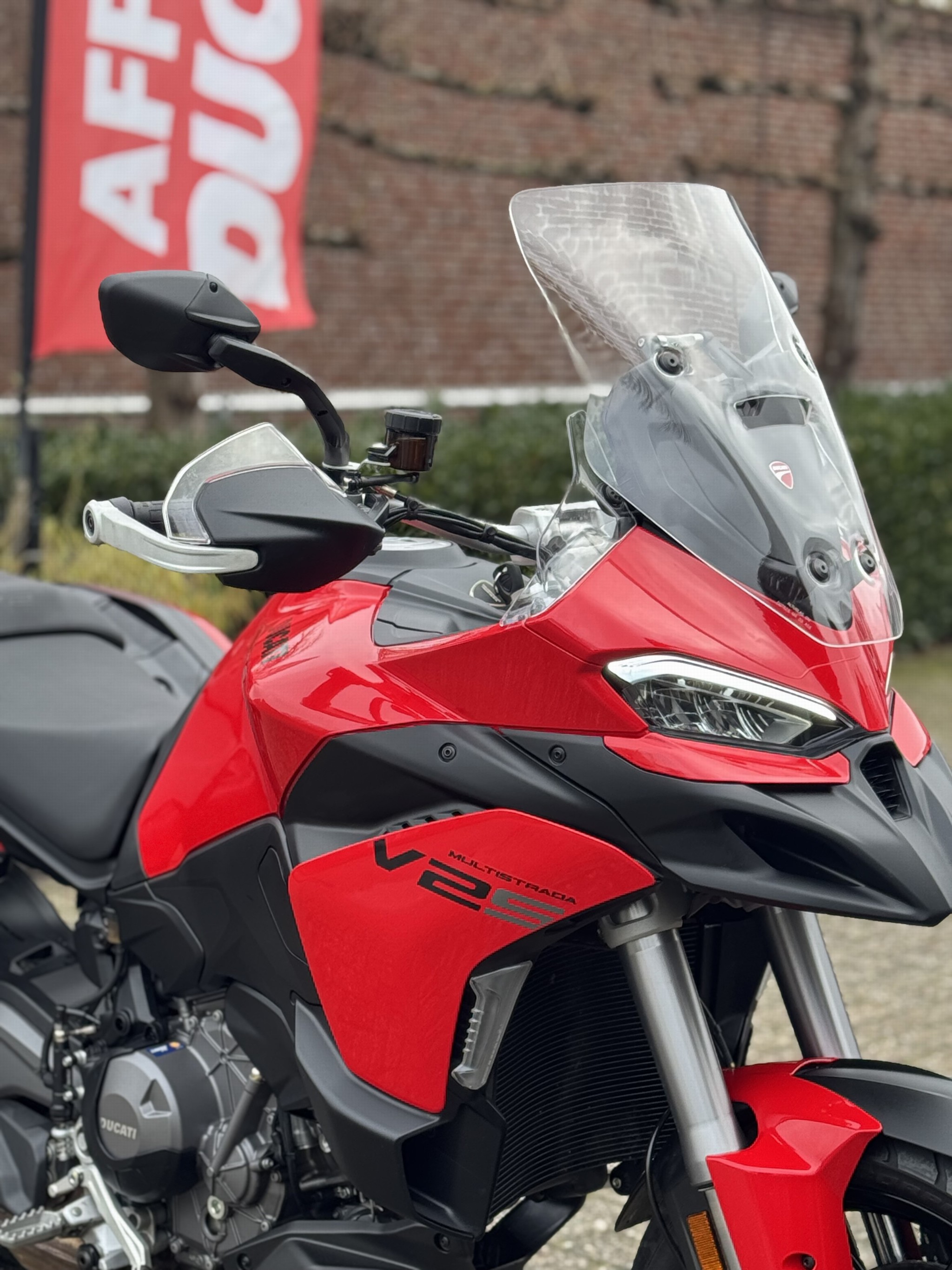 DUCATI Multistrada V2S Red