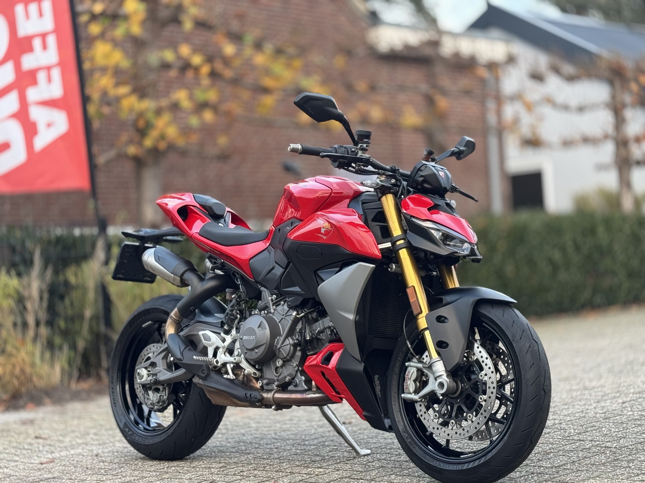 DUCATI Streetfighter V2 S Red