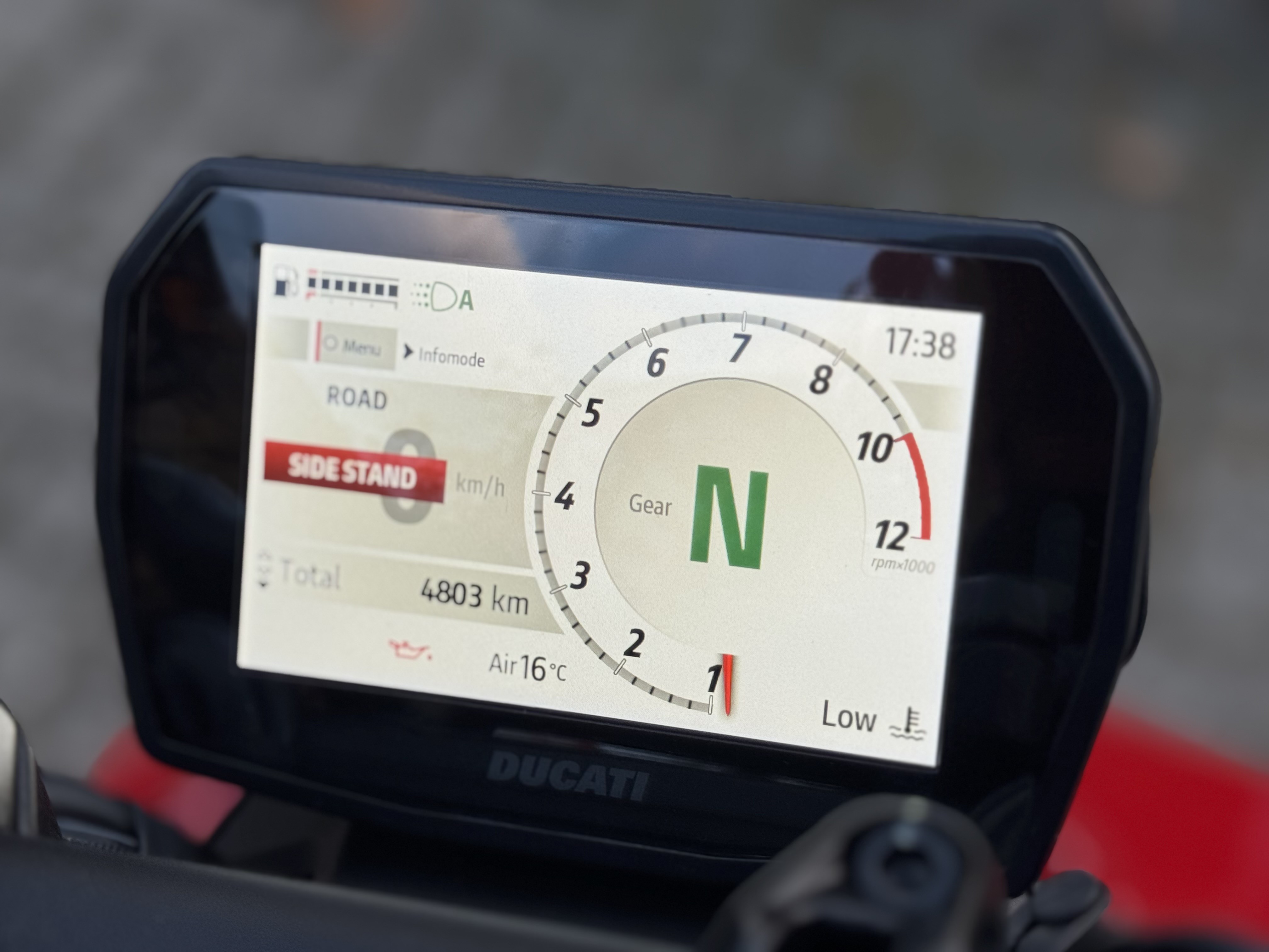 DUCATI Streetfighter V2 S Red