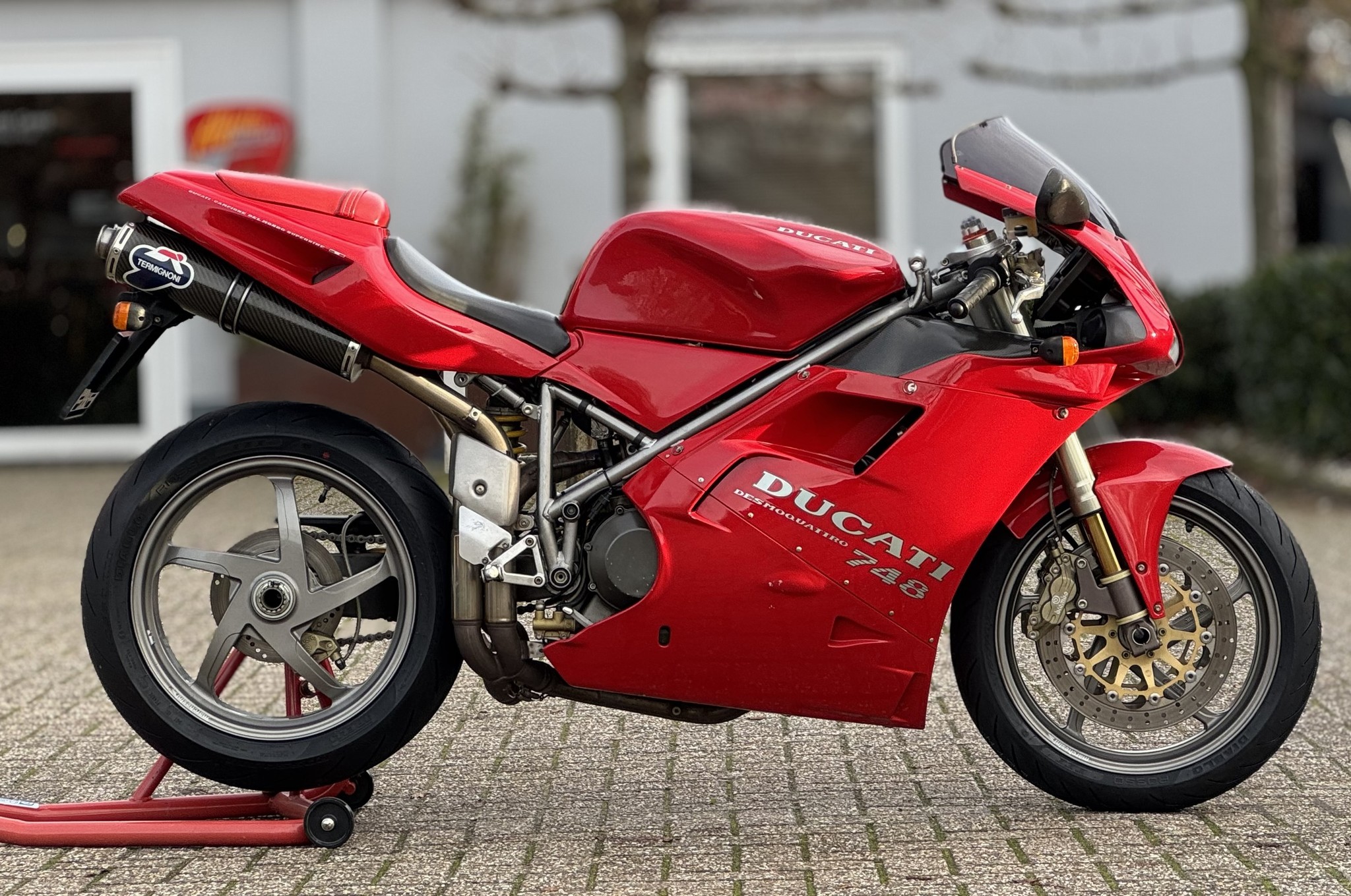 DUCATI 748