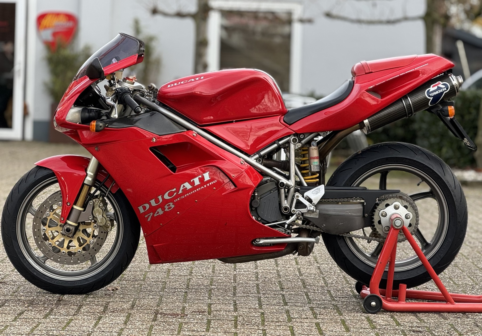 DUCATI 748