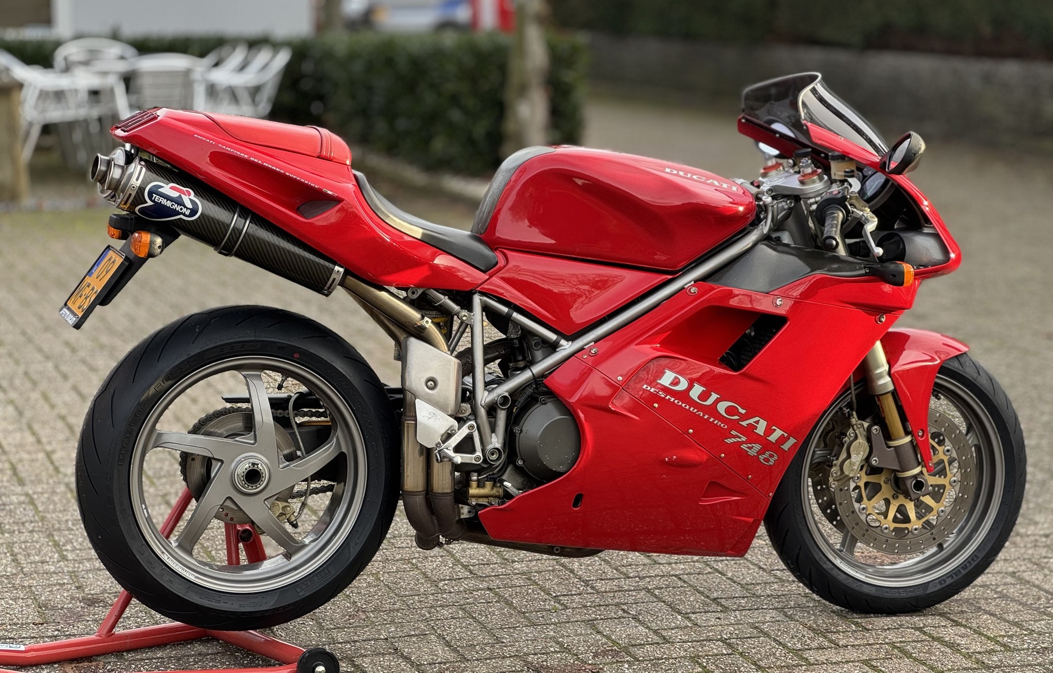 DUCATI 748