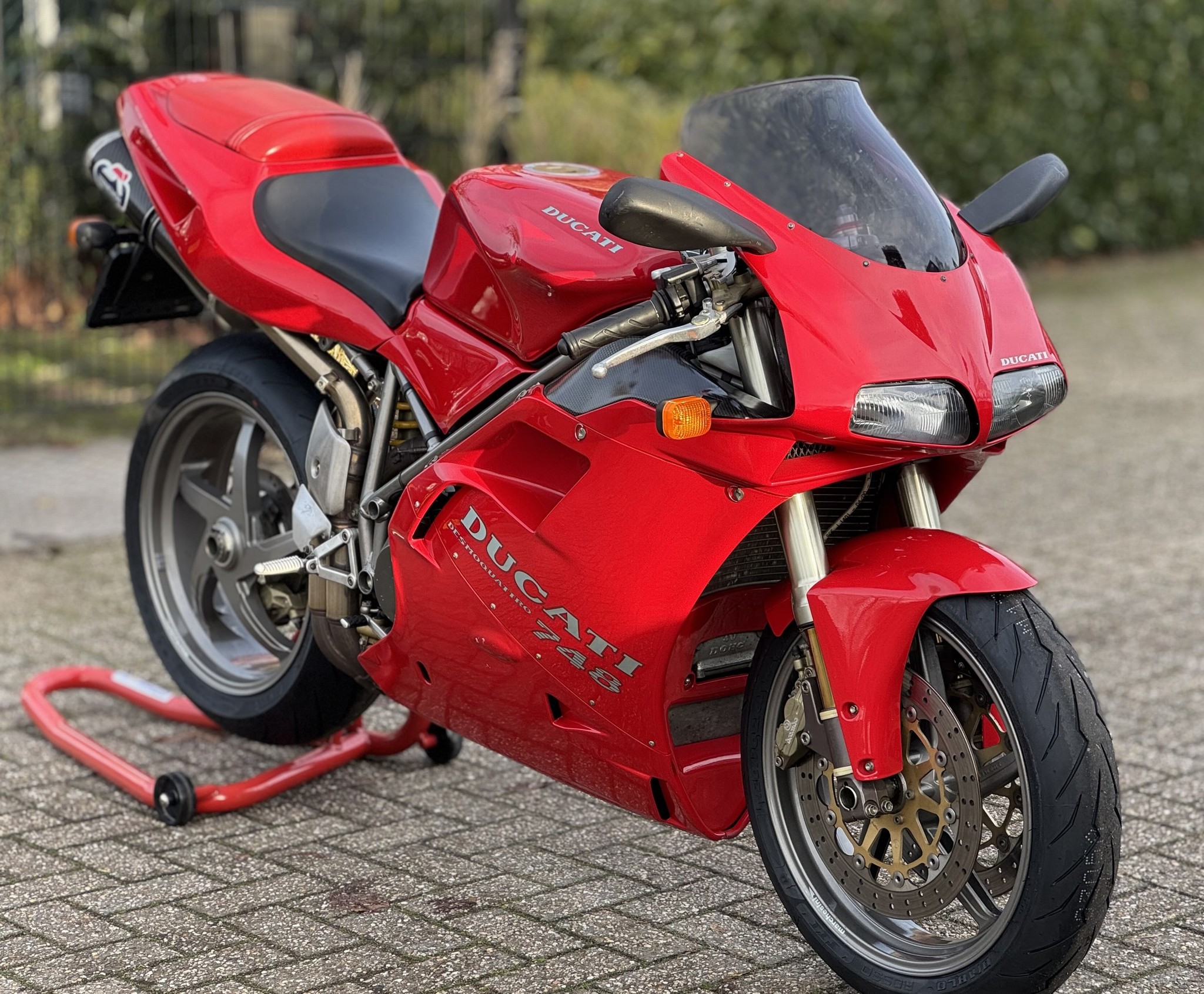 DUCATI 748
